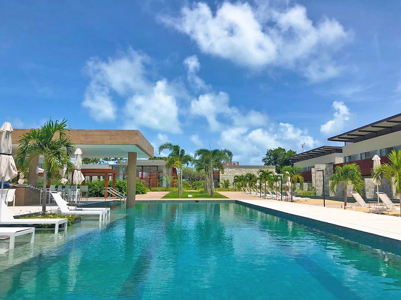 Swimming pool — Flat Ile de Pipa Deck Molhado Palawan by Qavi