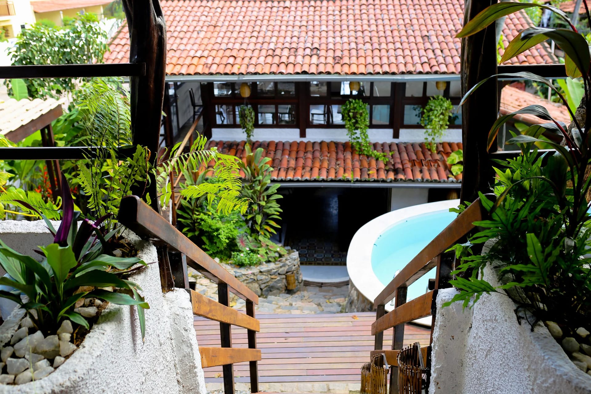 Área e instalações — Qavi - Villa di Milos Suíte Frente Piscina #Pipa