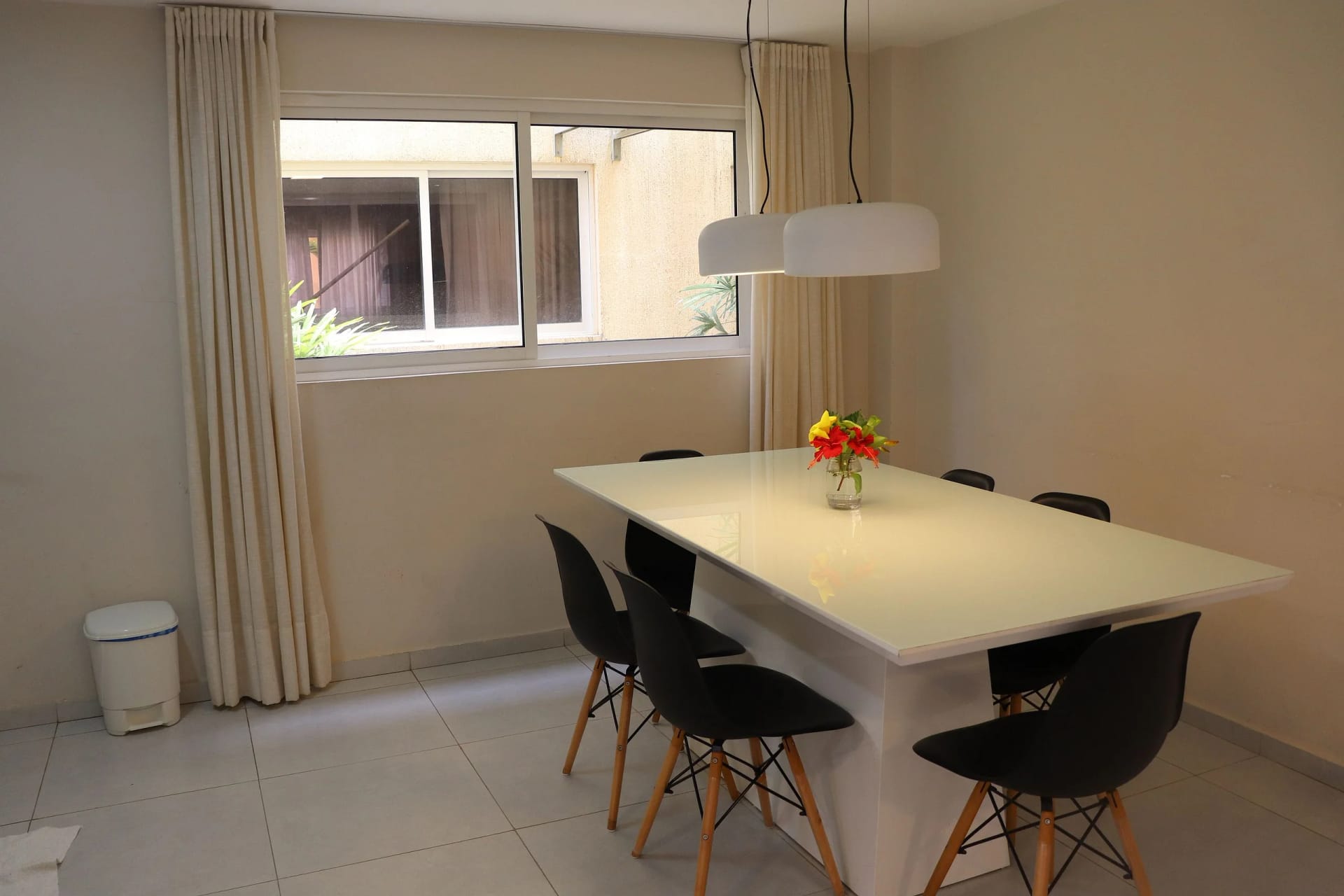 Living Room — Flat Solar Água Duplex Aruba by QAVI