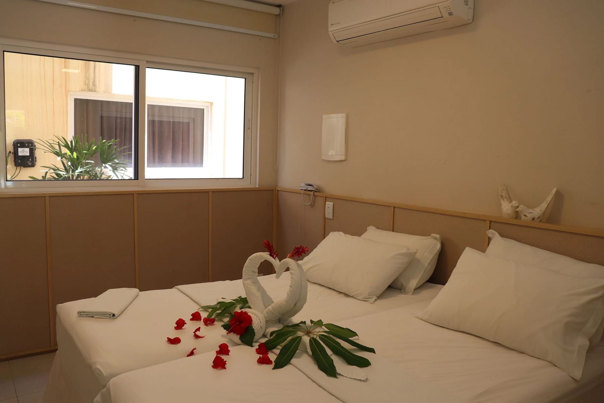 Dormitorio — Flat Solar Água Mykonos by QAVI