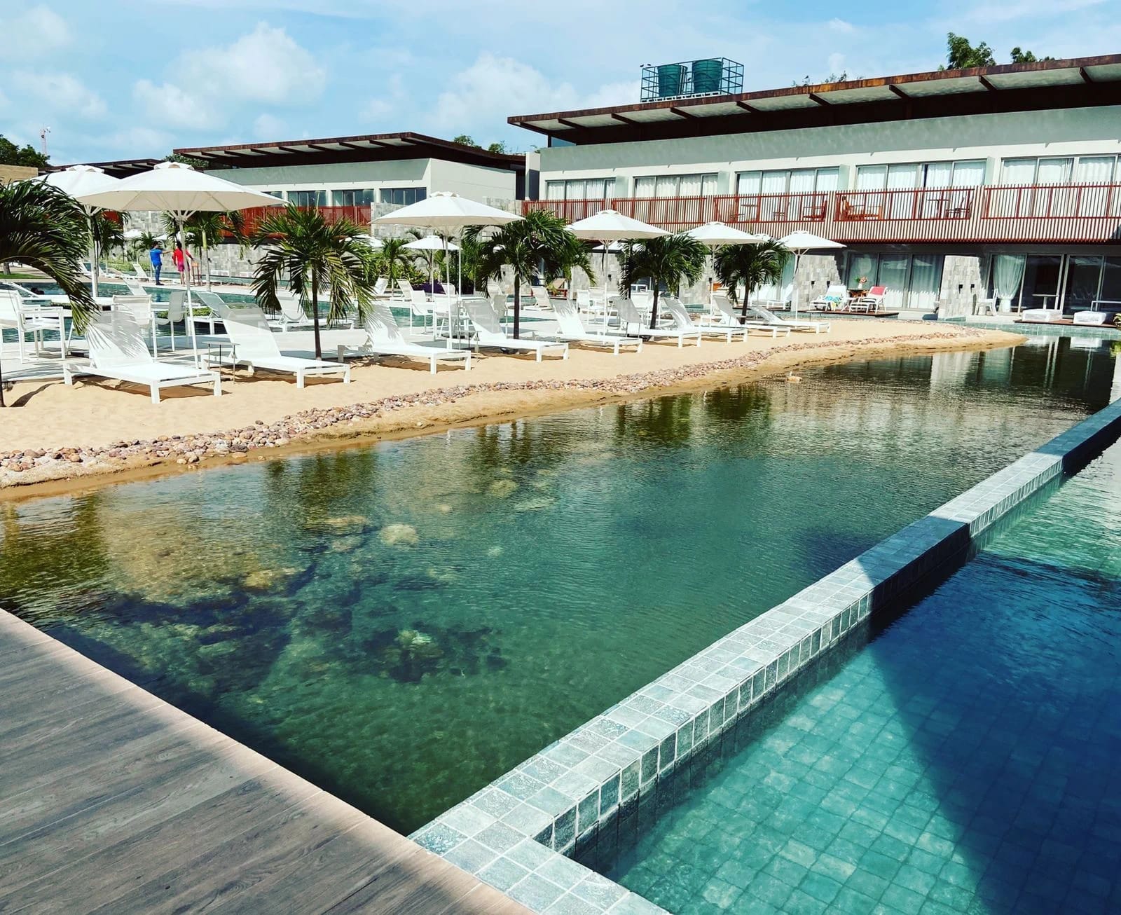 Piscina — Flat Ile de Pipa Deck Molhado Bali by Qavi