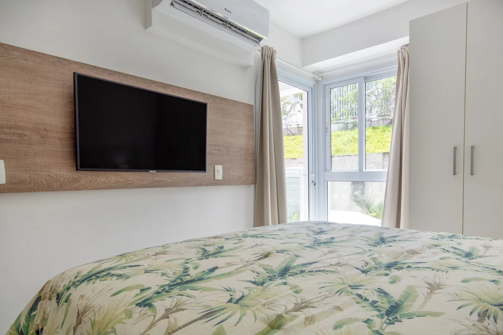 Dormitorio — In Mare Bali Flat Fiji by Qavi