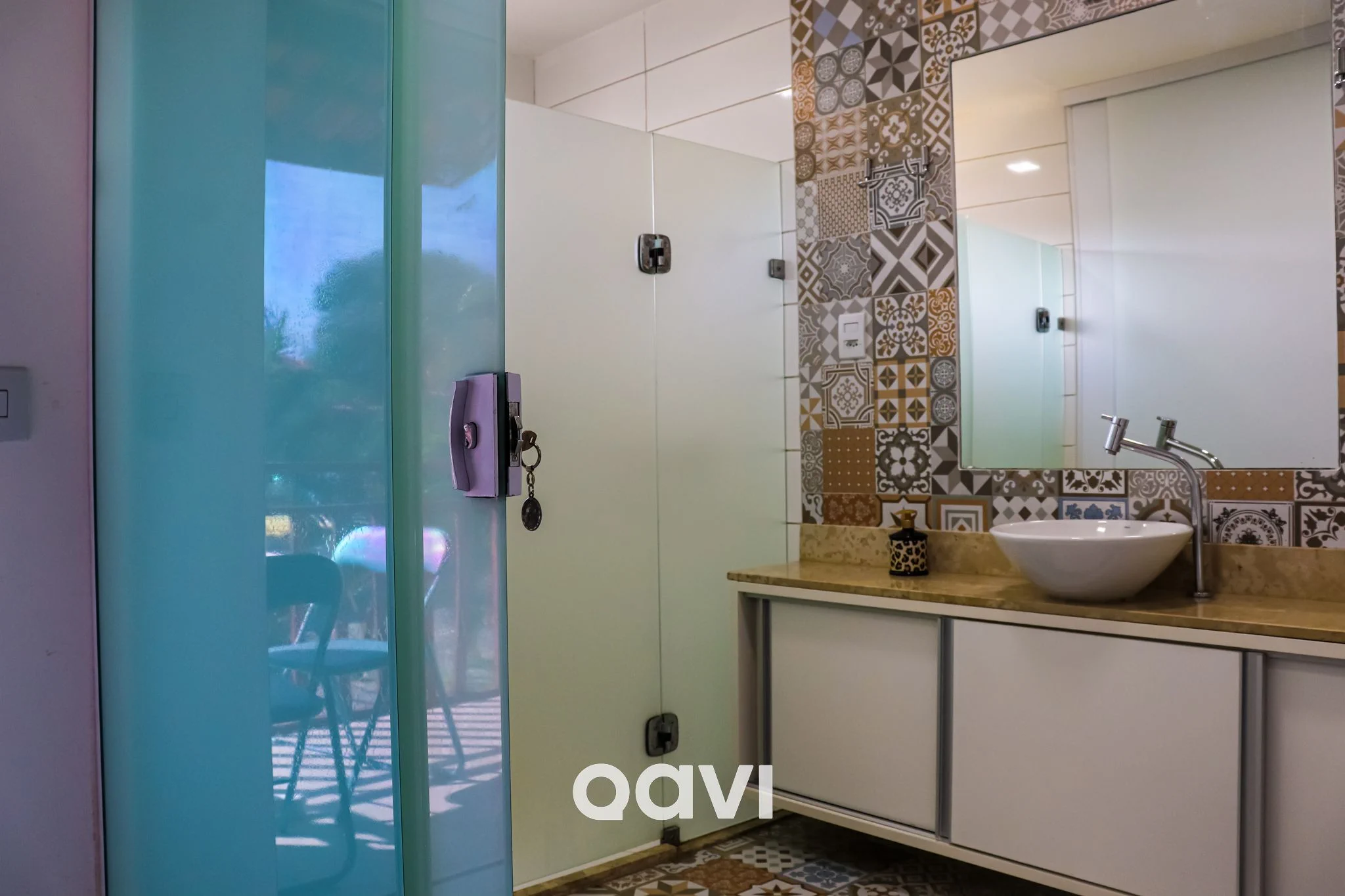 Baño — Flat Solar Água Bahamas by QAVI