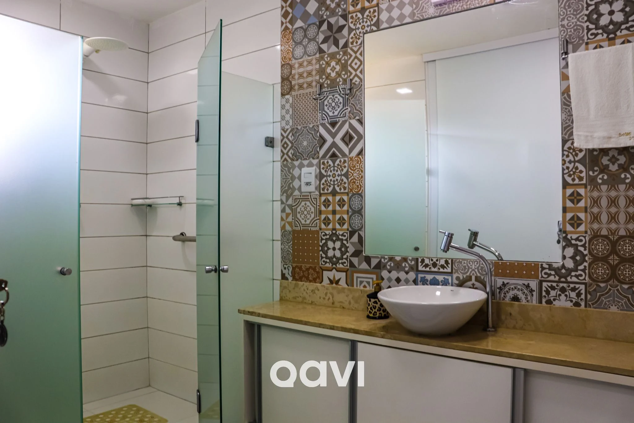 Baño — Flat Solar Água Bahamas by QAVI