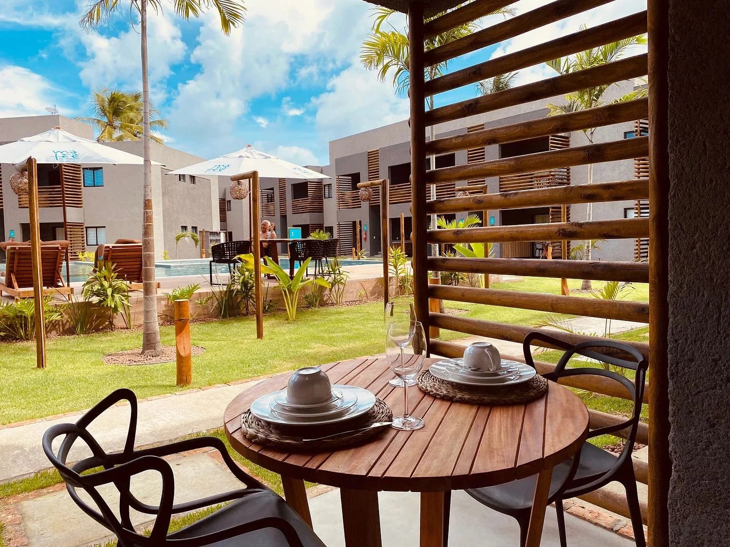 Fachada / Terraza — Villas Manatee Milagres Studio A 003 by QAVI