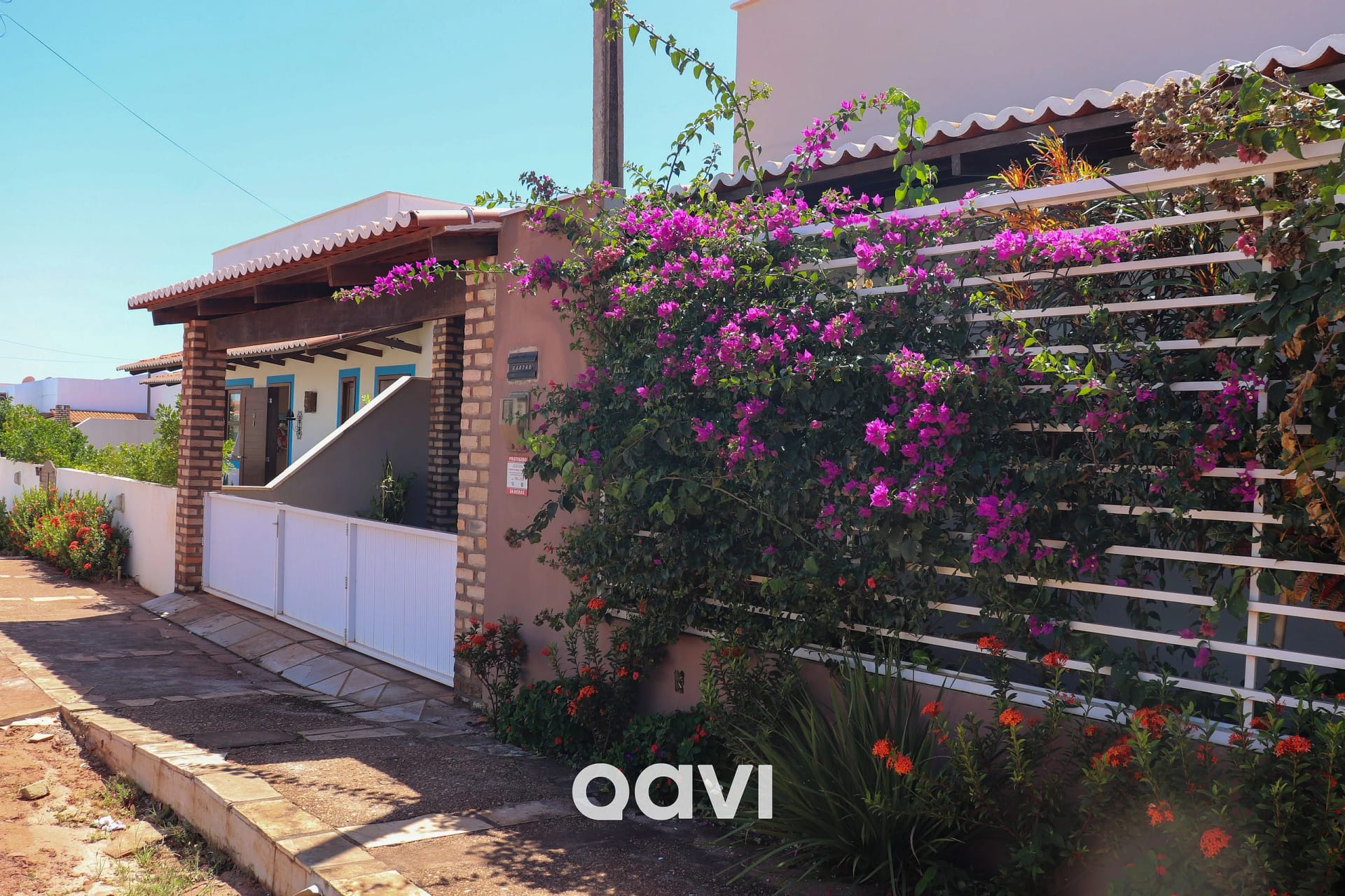 Facade / entrance — Casa Tropical Com Piscina em Touros by Qavi