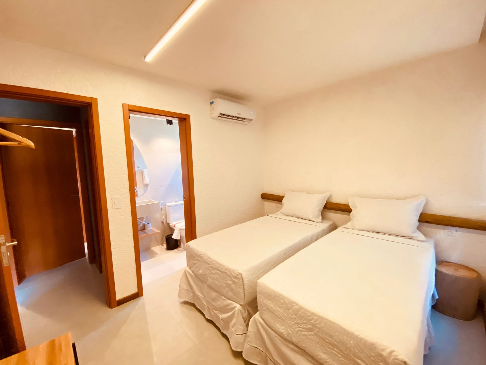 Photo of the whole room — Villas Manatee Milagres D 001 by QAVI