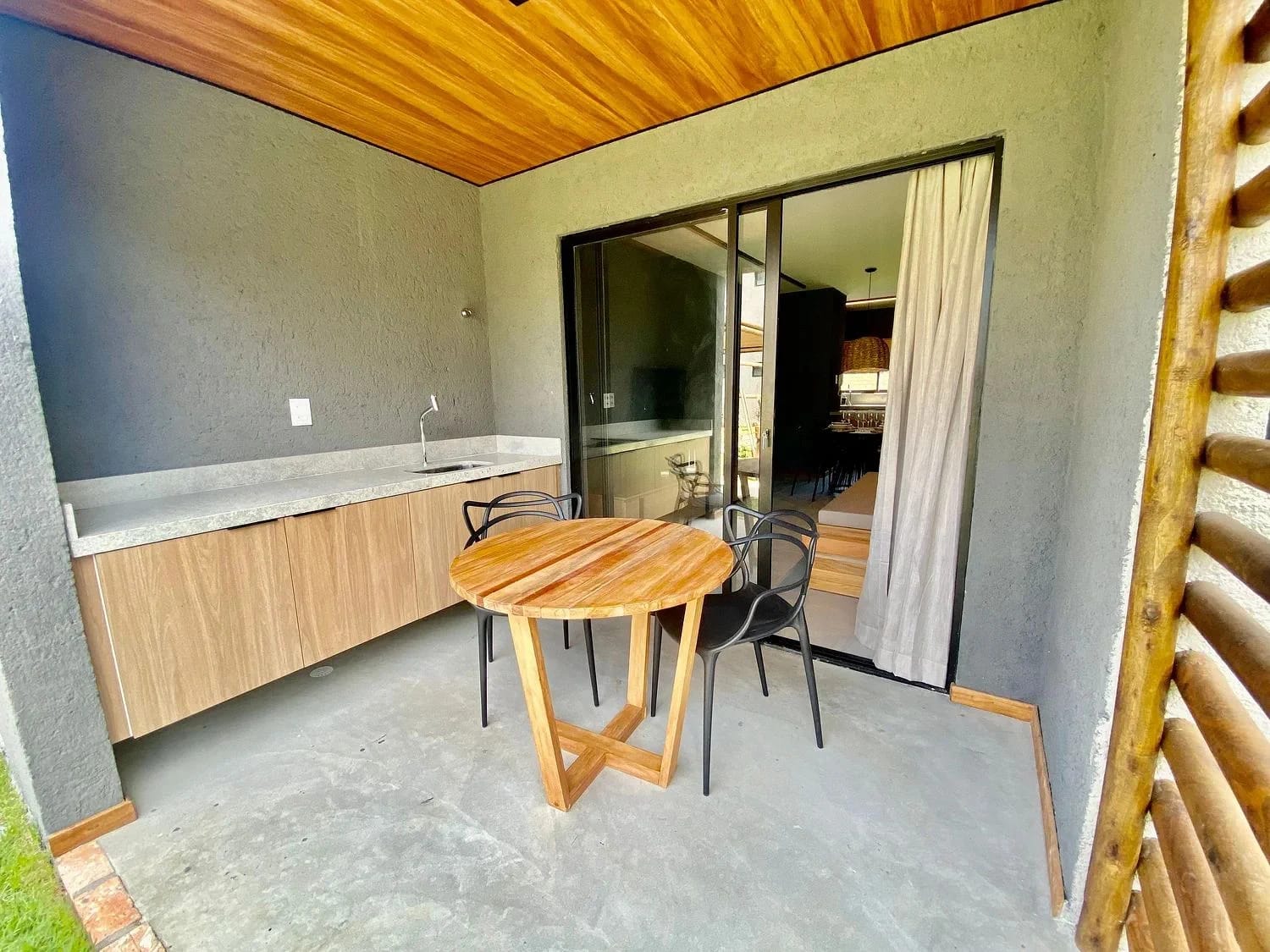 Fachada / Terraza — Villas Manatee Milagres F 002 by QAVI