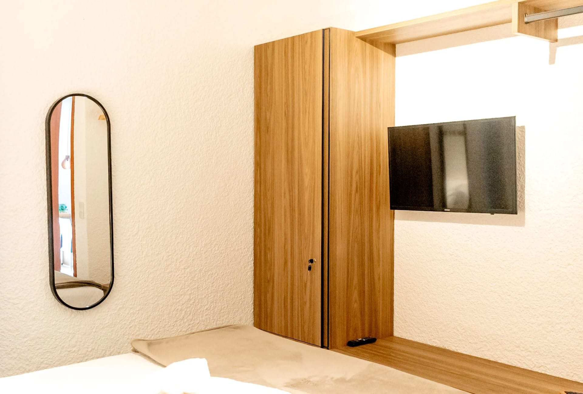 Photo of the whole room — Apartamento com Piscina no Essence by Qavi