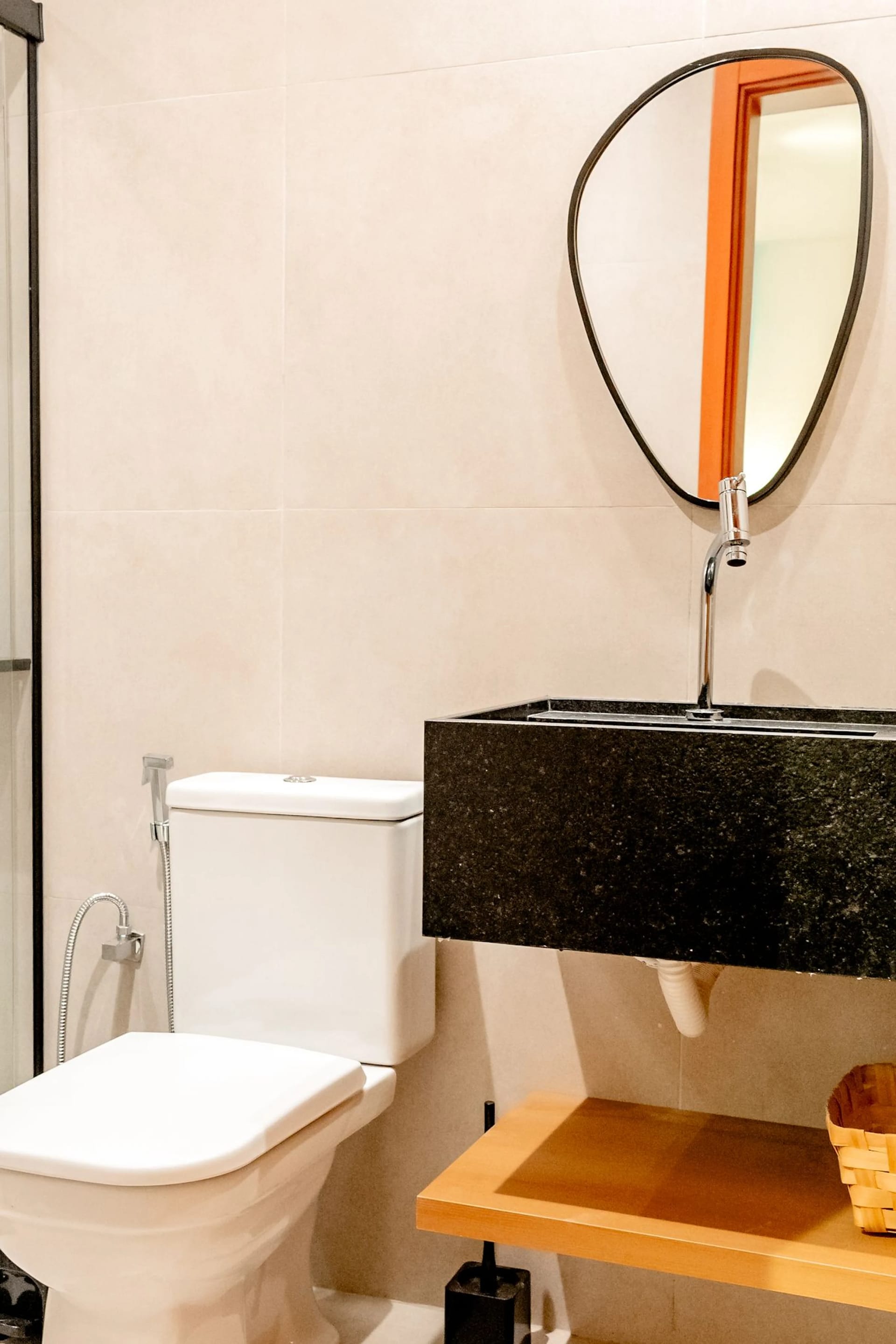 Toilet — Apartamento com Piscina no Essence by Qavi