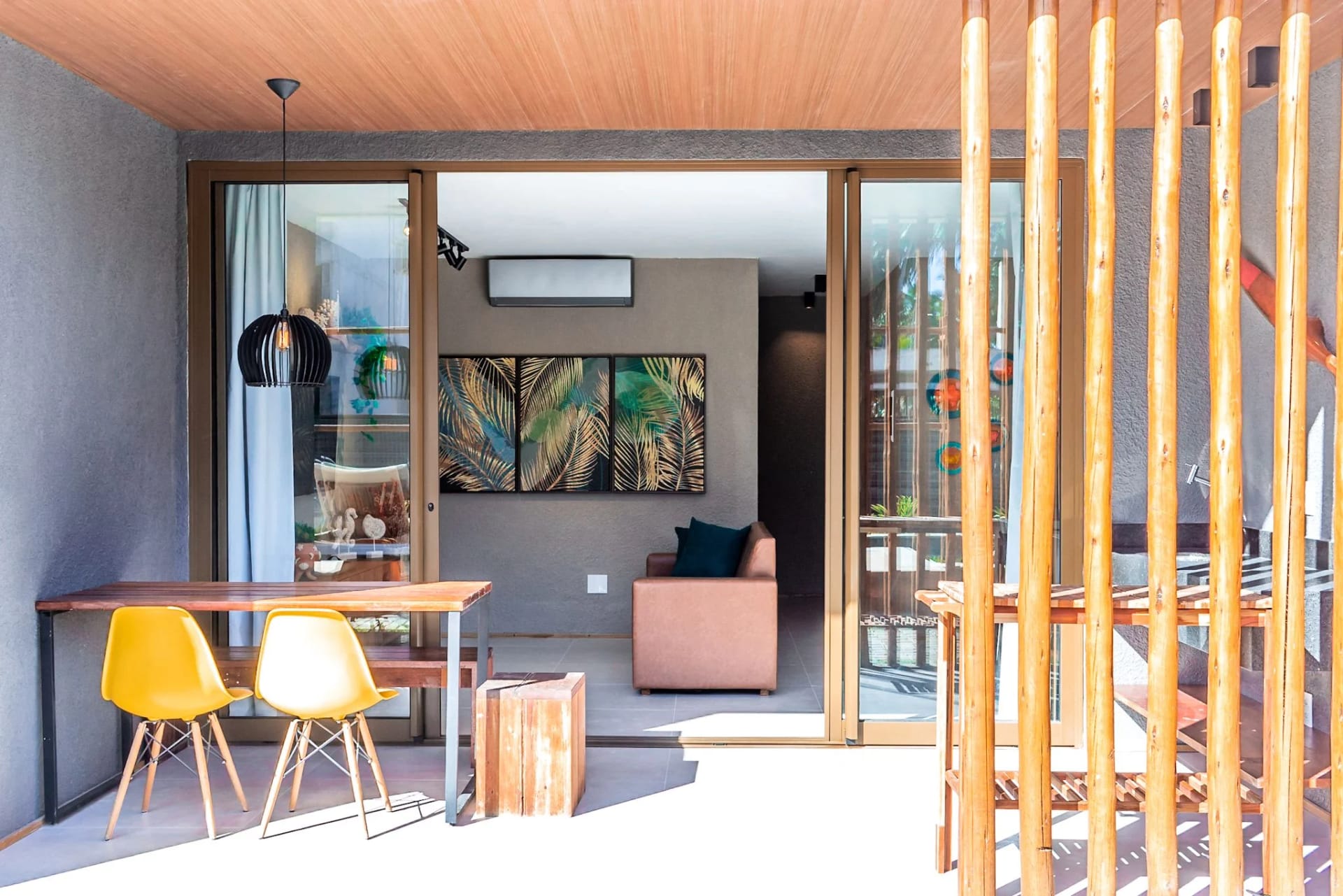 Balcony / Terrace — Apartamento com Piscina no Essence by Qavi