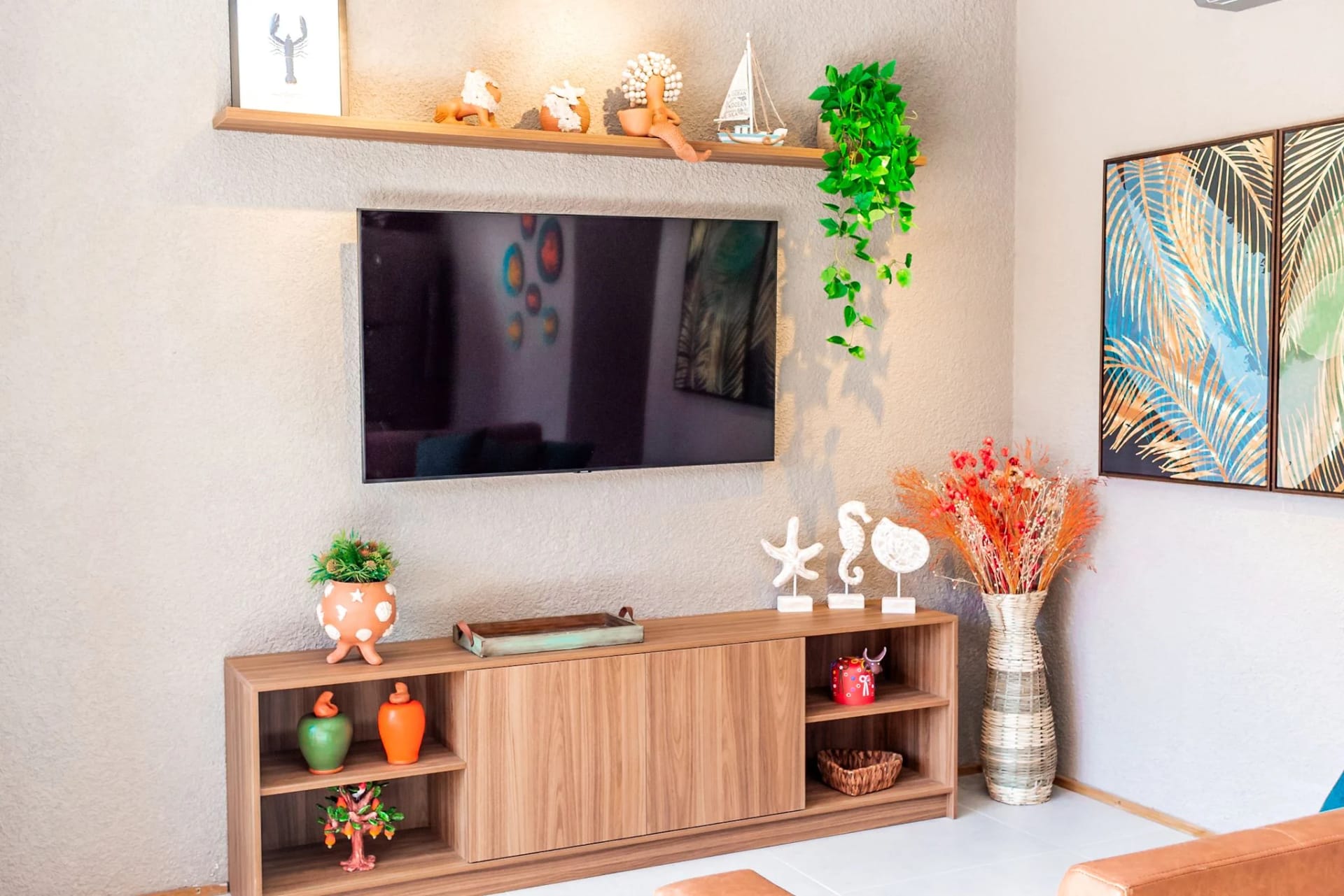 Living Room — Apartamento com Piscina no Essence by Qavi