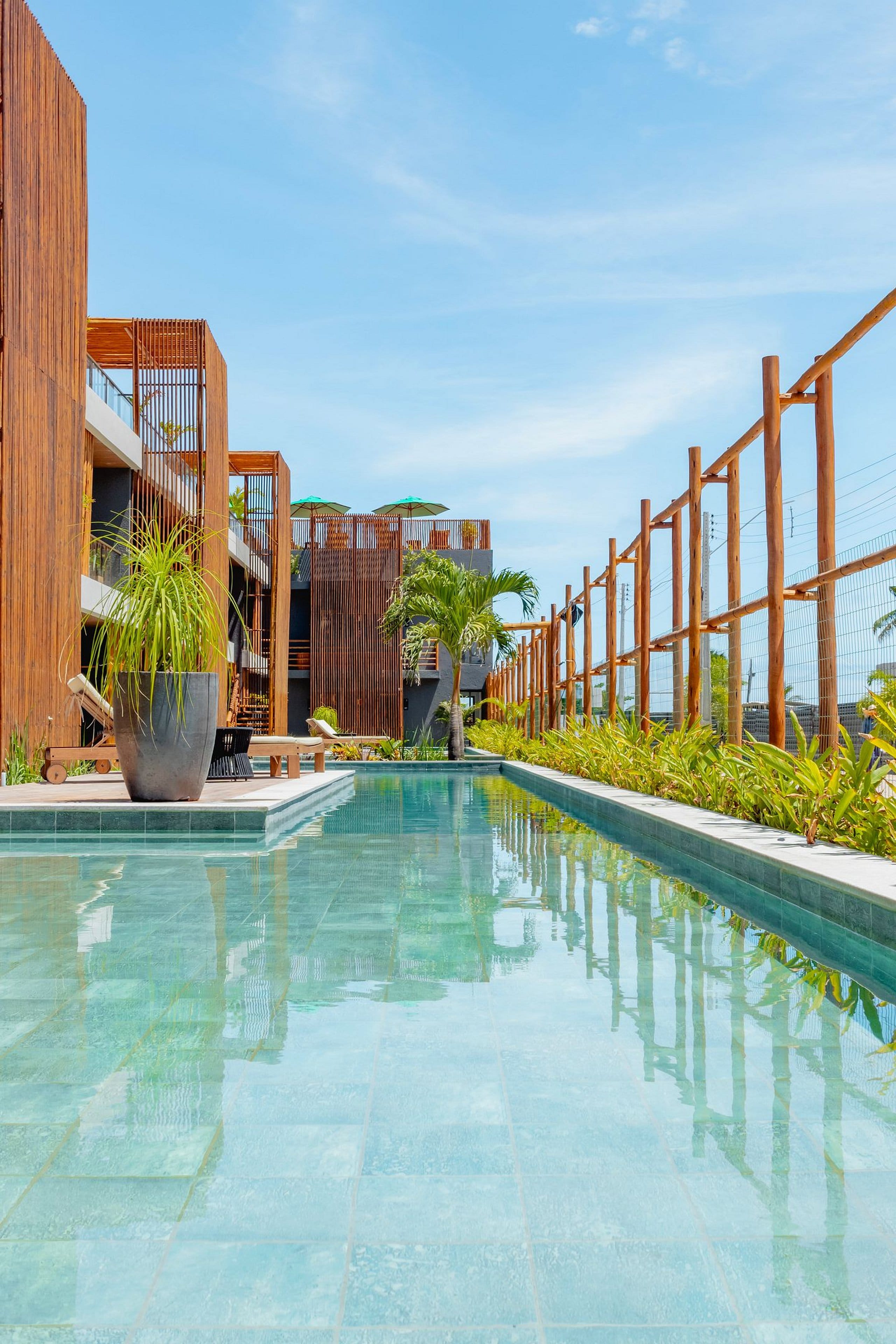 Apartamento com Piscina no Essence by Qavi