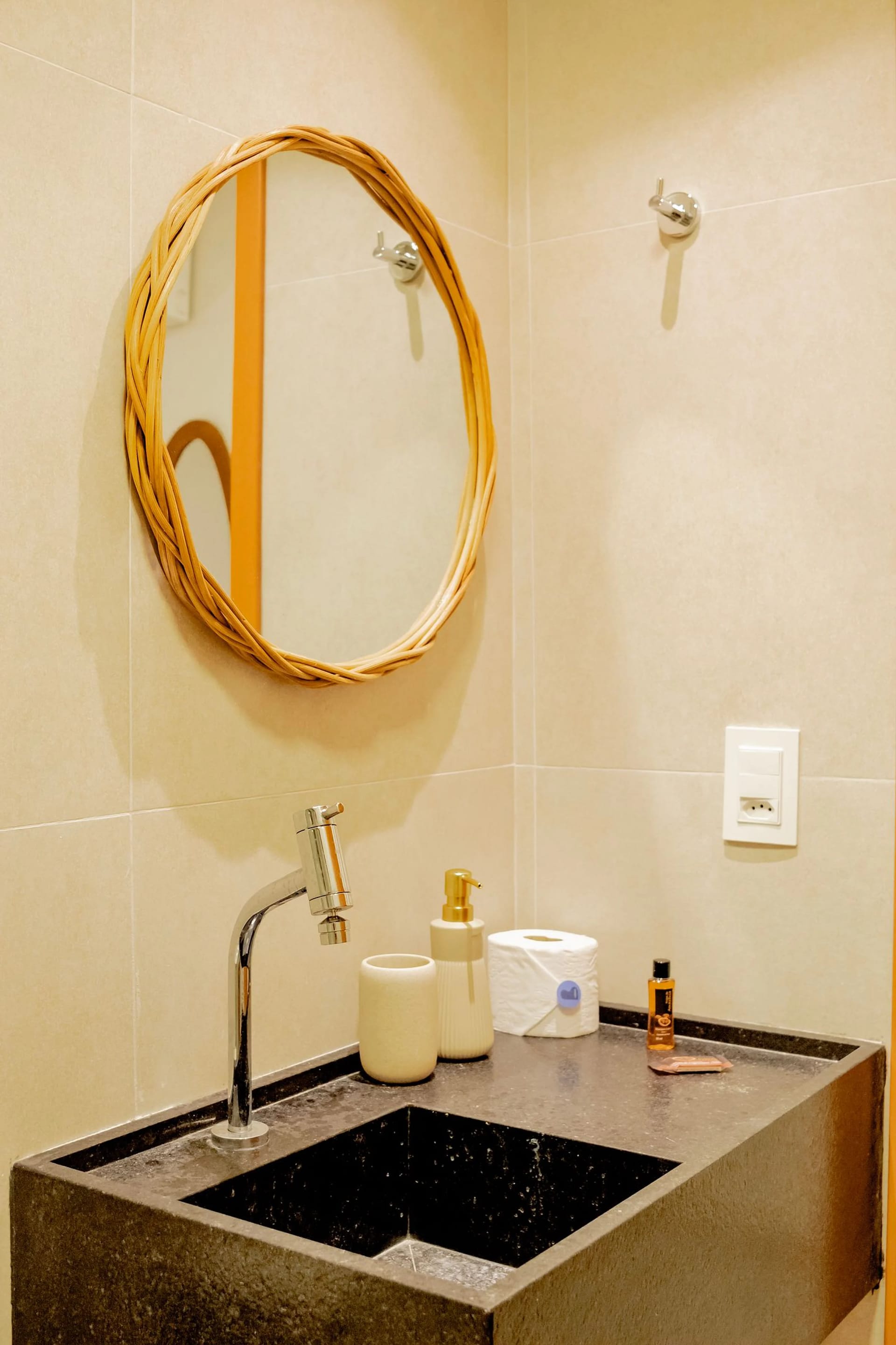 Baño — Essence A 002 na Rota dos Milagres by Qavi