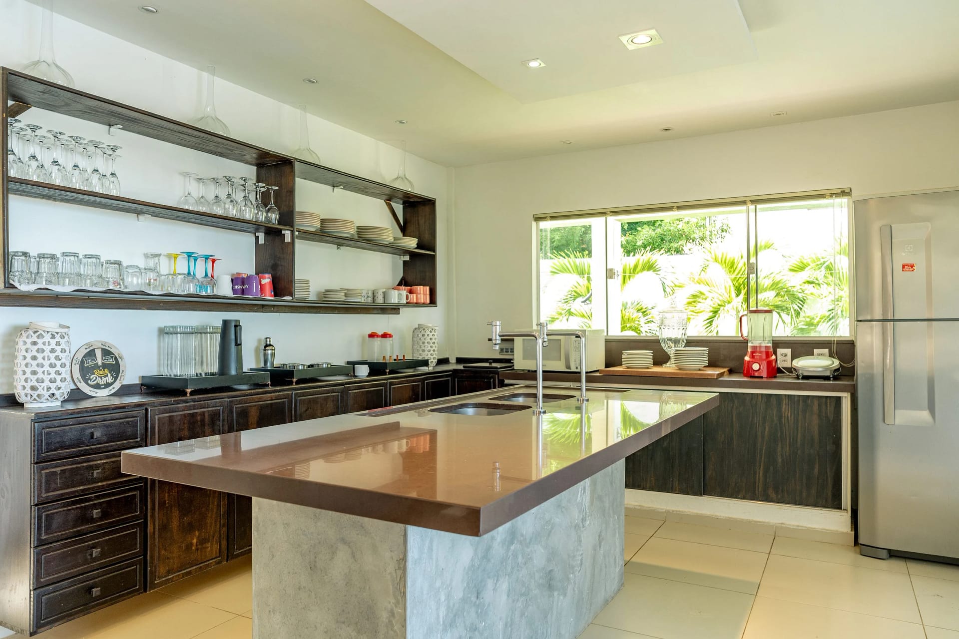 Kitchen or kitchenette — Casa com Piscina em Pipa no Flores da Mata by Qavi