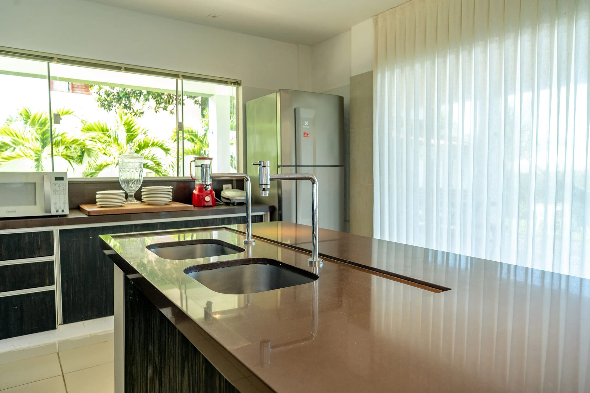 Kitchen or kitchenette — Casa com Piscina em Pipa no Flores da Mata by Qavi