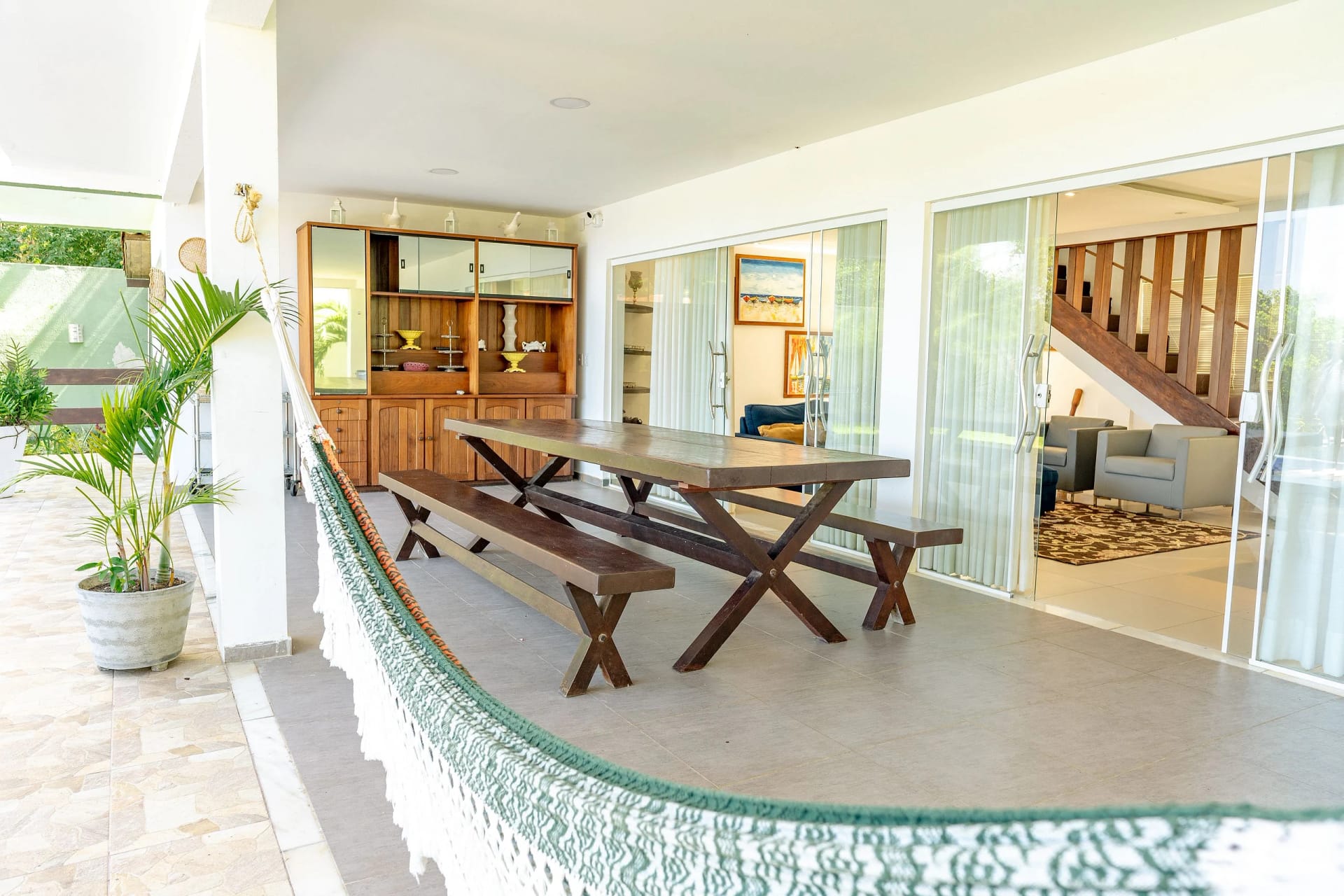 Seating area — Casa com Piscina em Pipa no Flores da Mata by Qavi