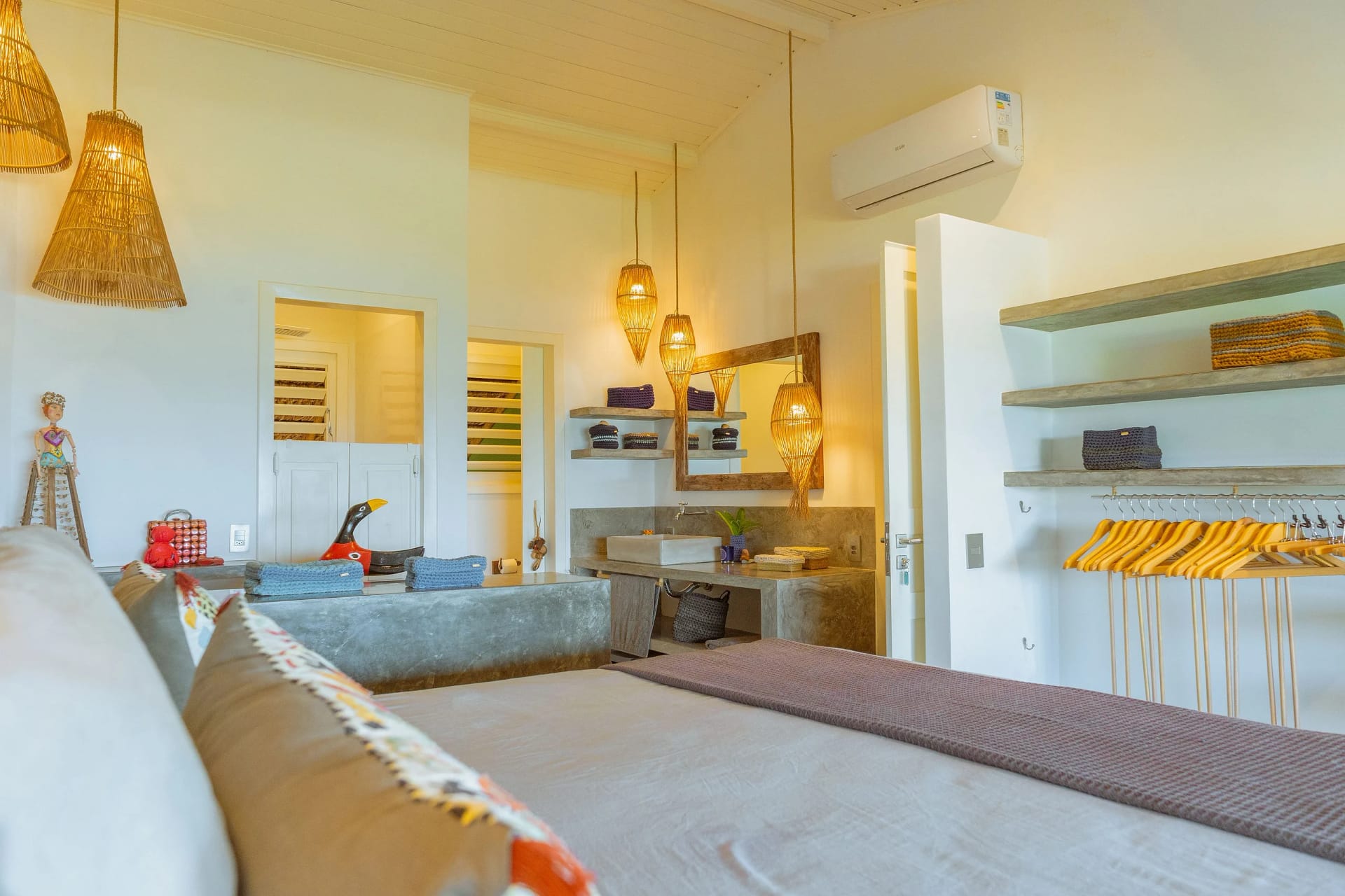 Foto de todo o quarto — Mansão Boutique com Piscina em Pipa by Qavi