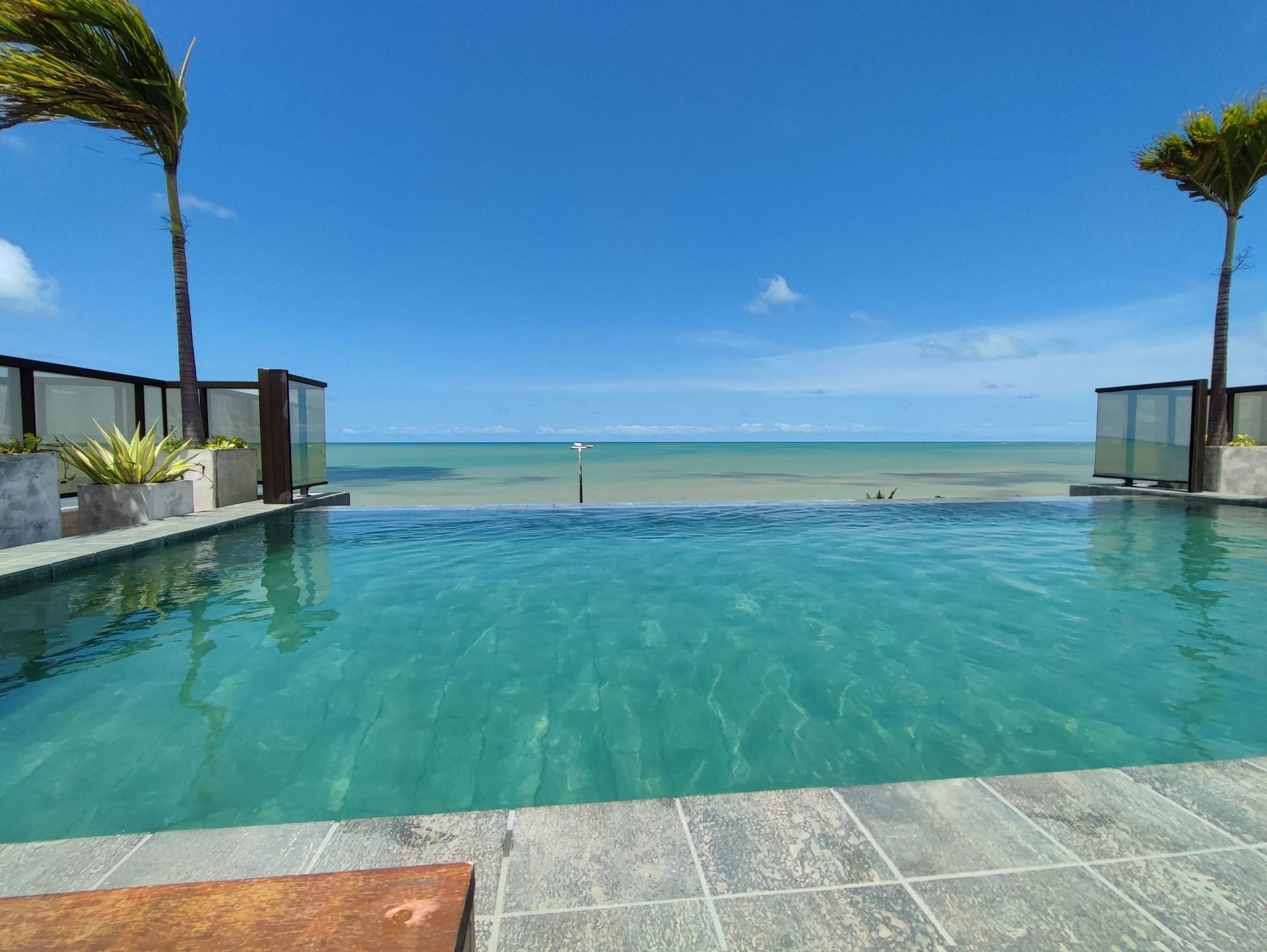 Swimming pool — Studio em Prédio Vista Mar Manaíra Arpoar by Qavi