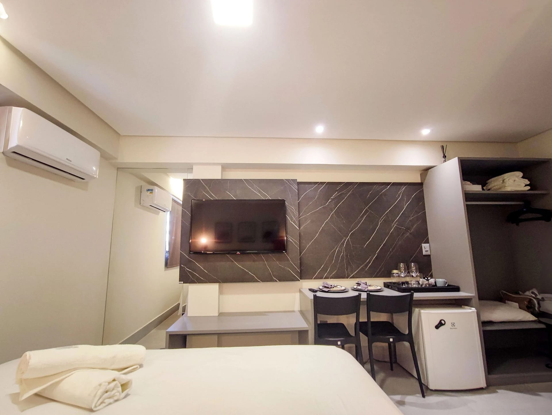 Bedroom — Studio em Prédio Vista Mar Manaíra Arpoar by Qavi