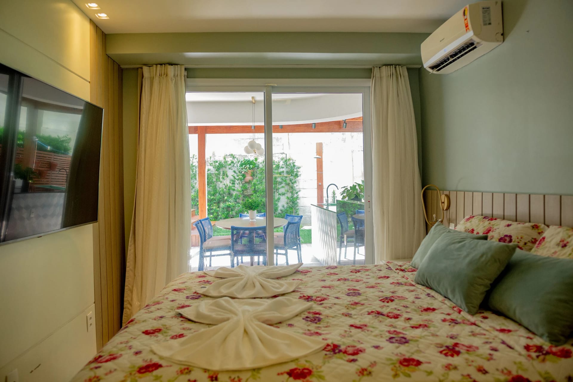 Quarto — In Mare Bali Flat Premium Sardenha by Qavi