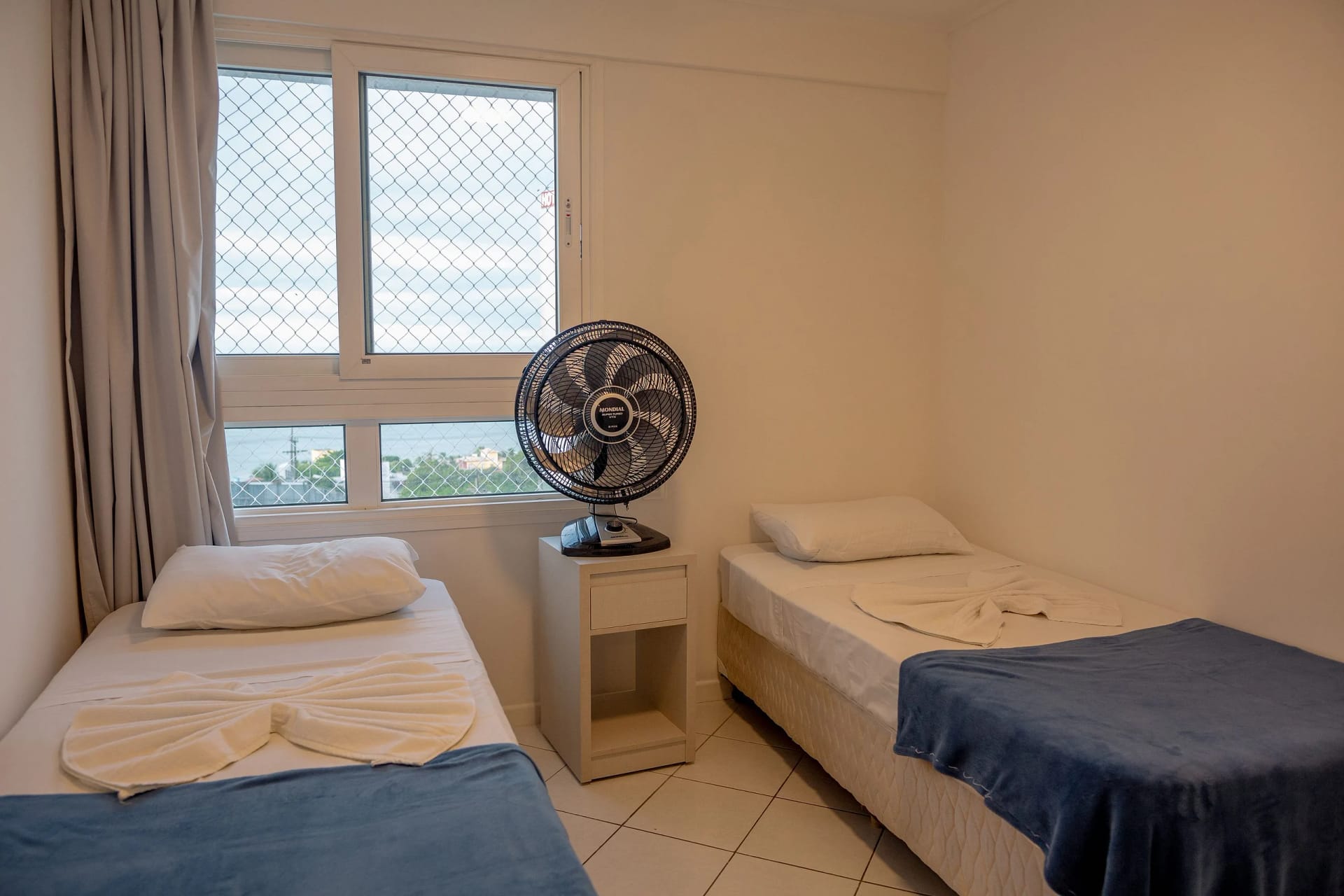 Foto de toda la habitación — Pontamares Flat Bali em Ponta Negra by Qavi