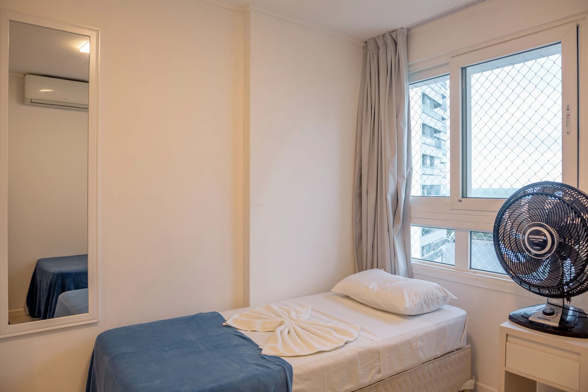 Foto de toda la habitación — Pontamares Flat Bali em Ponta Negra by Qavi
