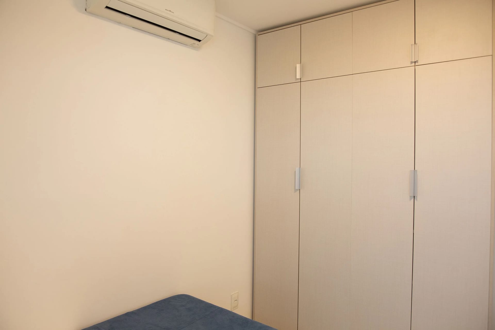 Foto de toda la habitación — Pontamares Flat Bali em Ponta Negra by Qavi