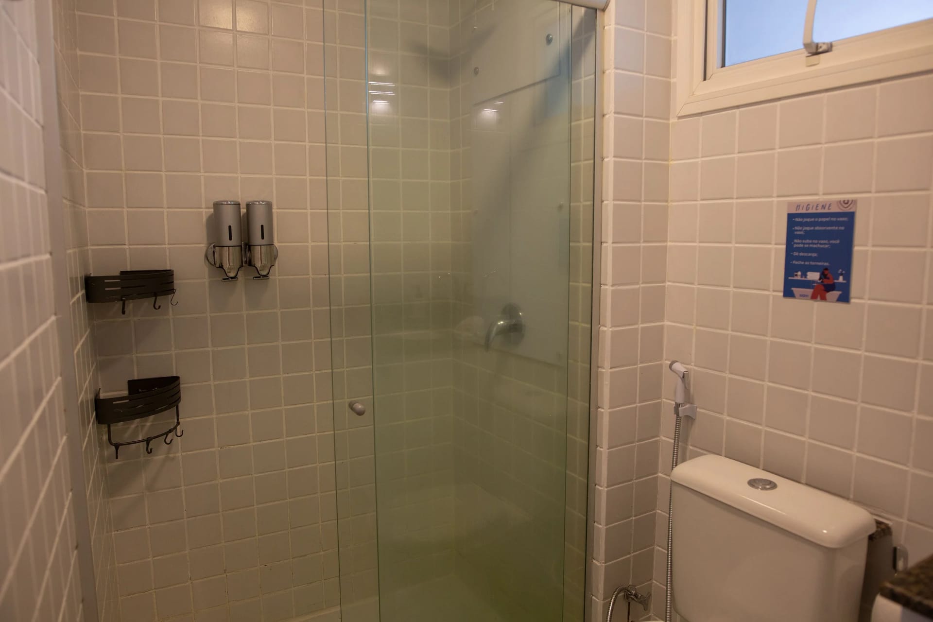 Cuarto de baño — Pontamares Flat Bali em Ponta Negra by Qavi