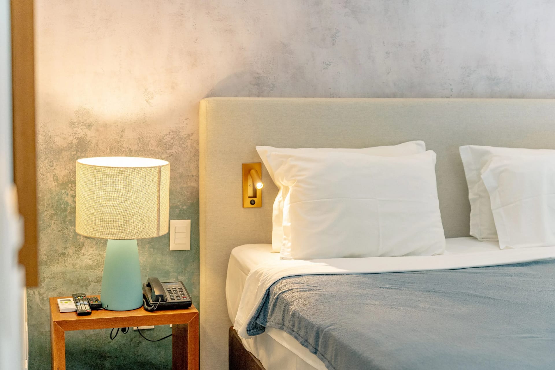 Quarto — Flat Ile de Pipa Santorini by Qavi