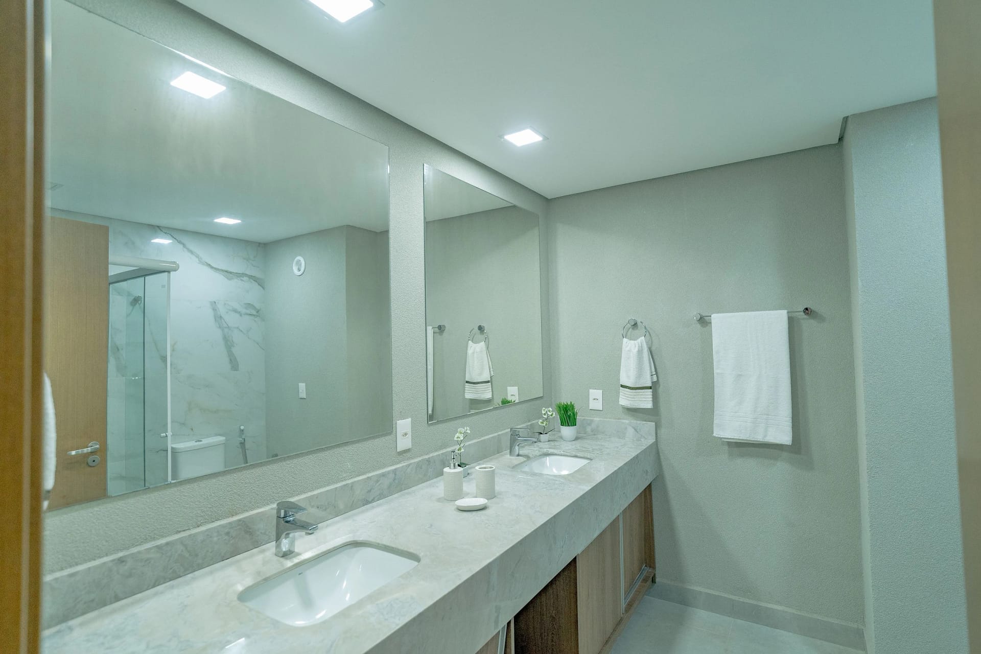 Toilet — Flat Ile de Pipa Premium Maui by Qavi