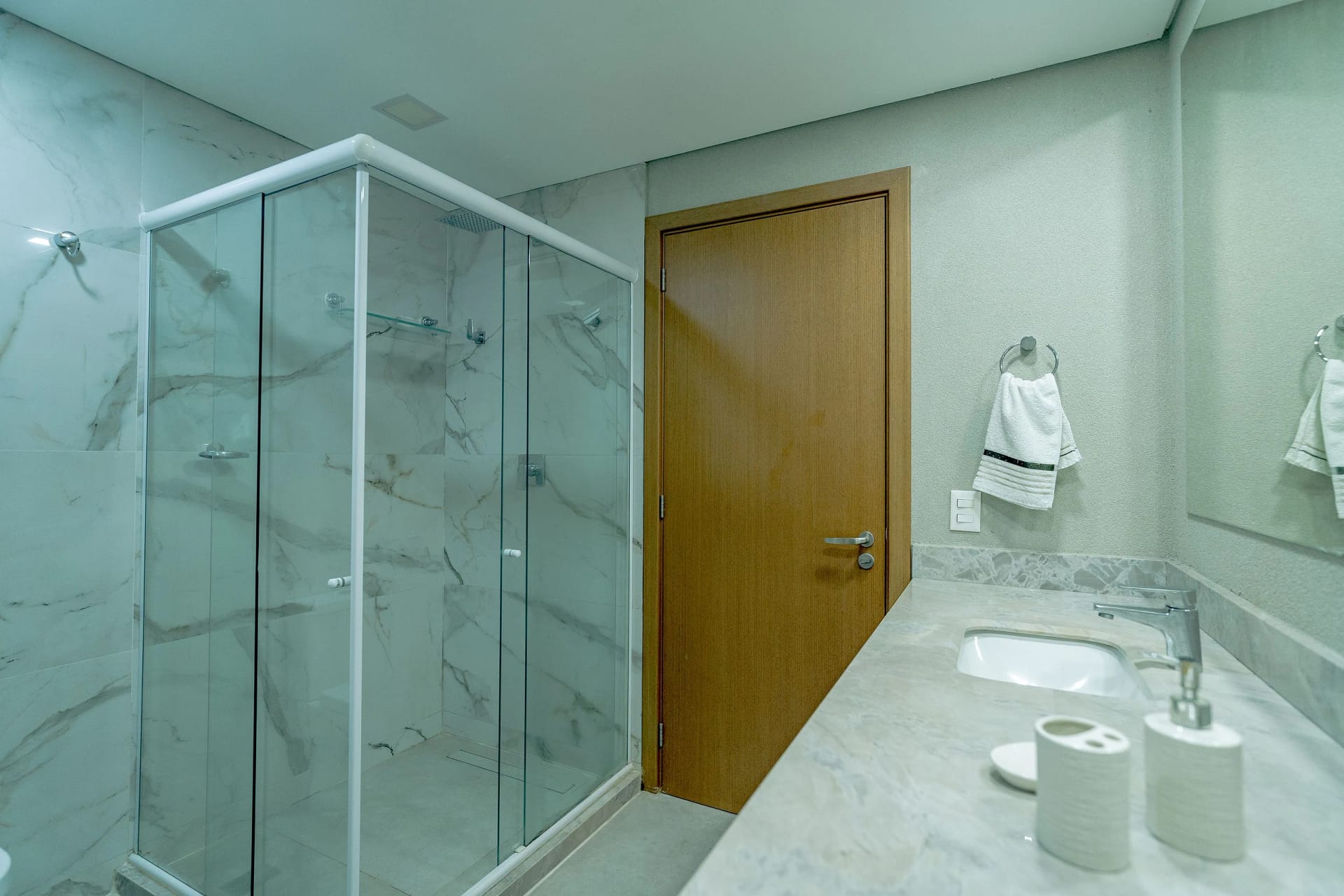 Toilet — Flat Ile de Pipa Premium Maui by Qavi