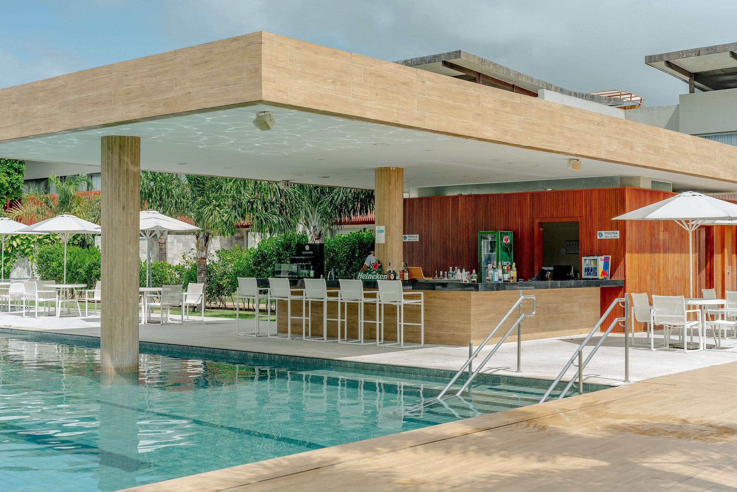 Quarto Superior Frente Piscina