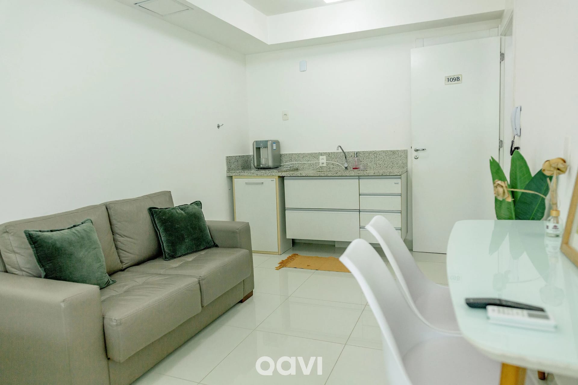 Dormitorio — In Mare Bali Flat Fiji by Qavi