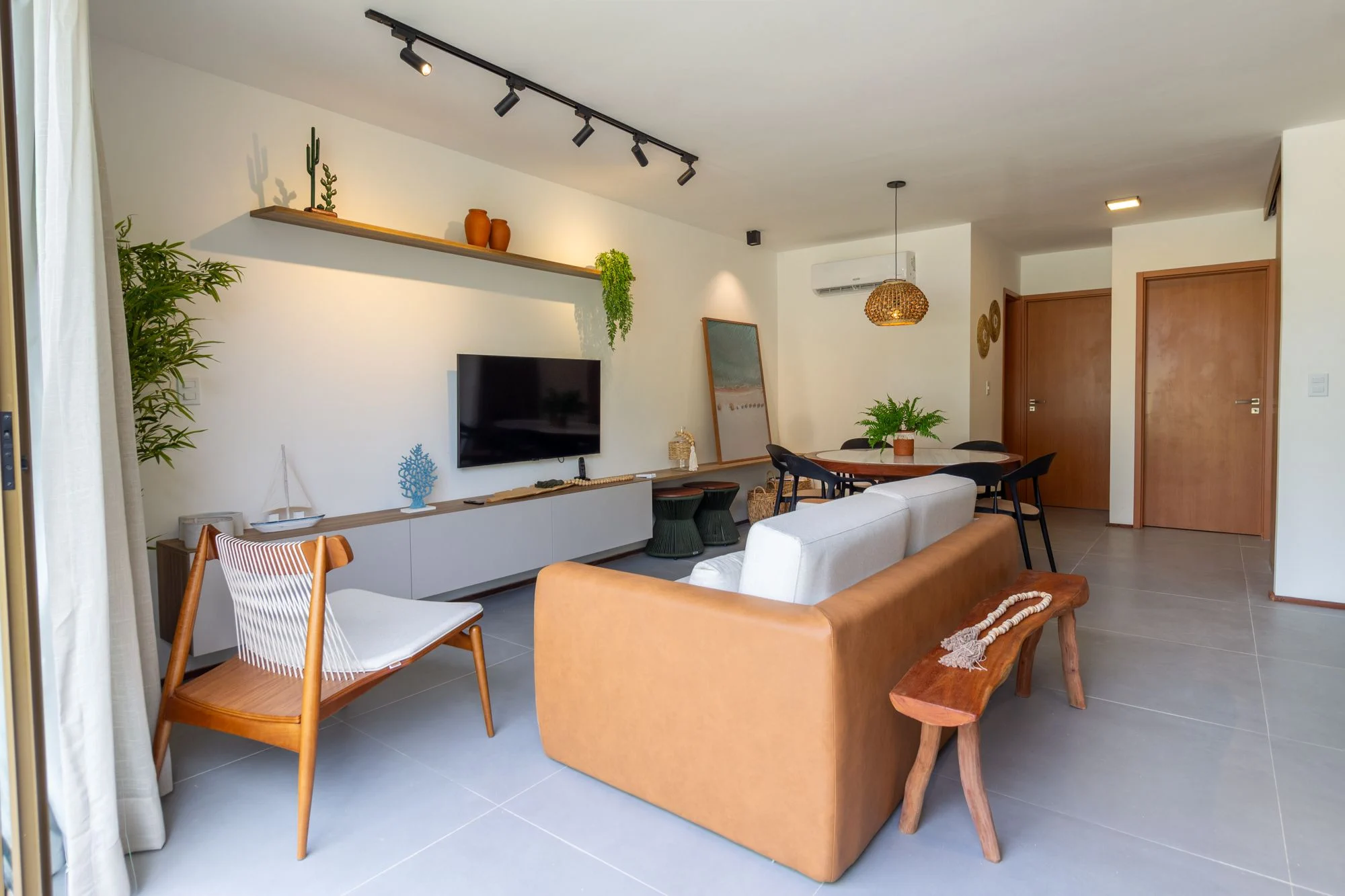 Living Room — Villa Naluri em Japaratinga C 003 by QAVI