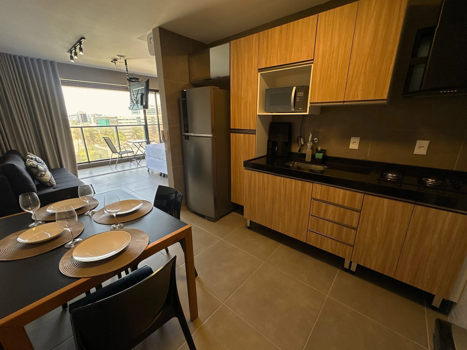 Kitchen or kitchenette — Loft Studio Maceió com Vista Mar by Qavi