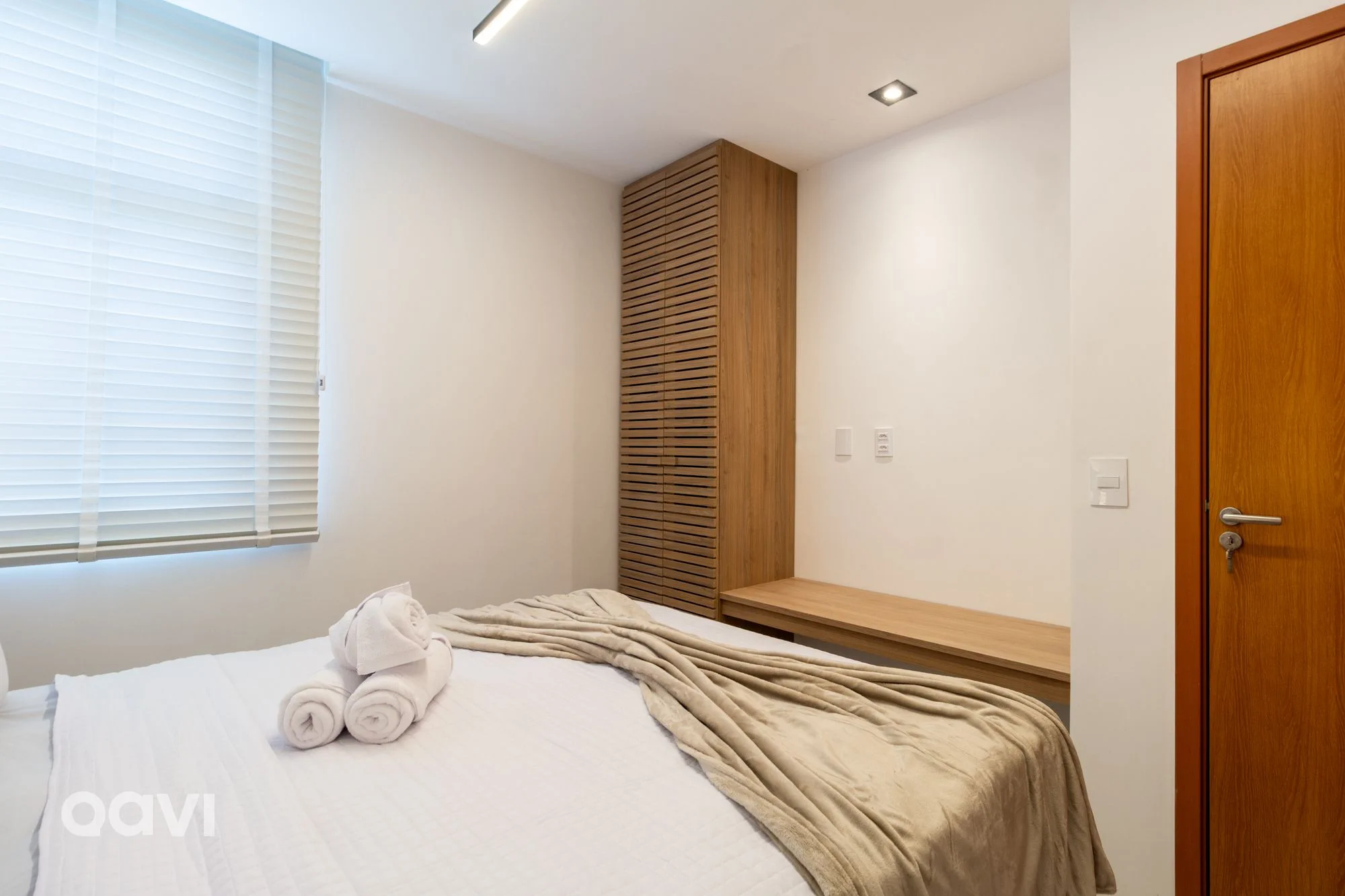 Dormitorio — Essence B 002 na Rota dos Milagres by Qavi