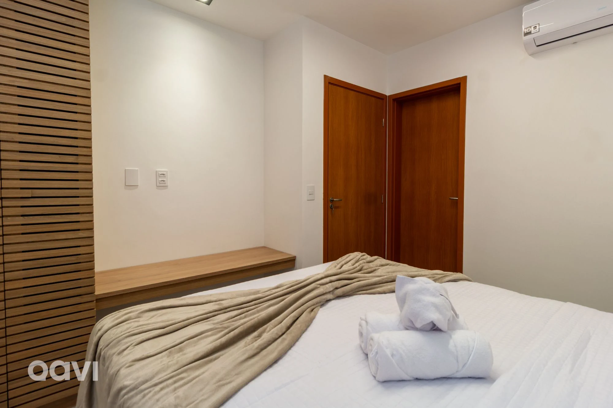 Dormitorio — Essence B 002 na Rota dos Milagres by Qavi