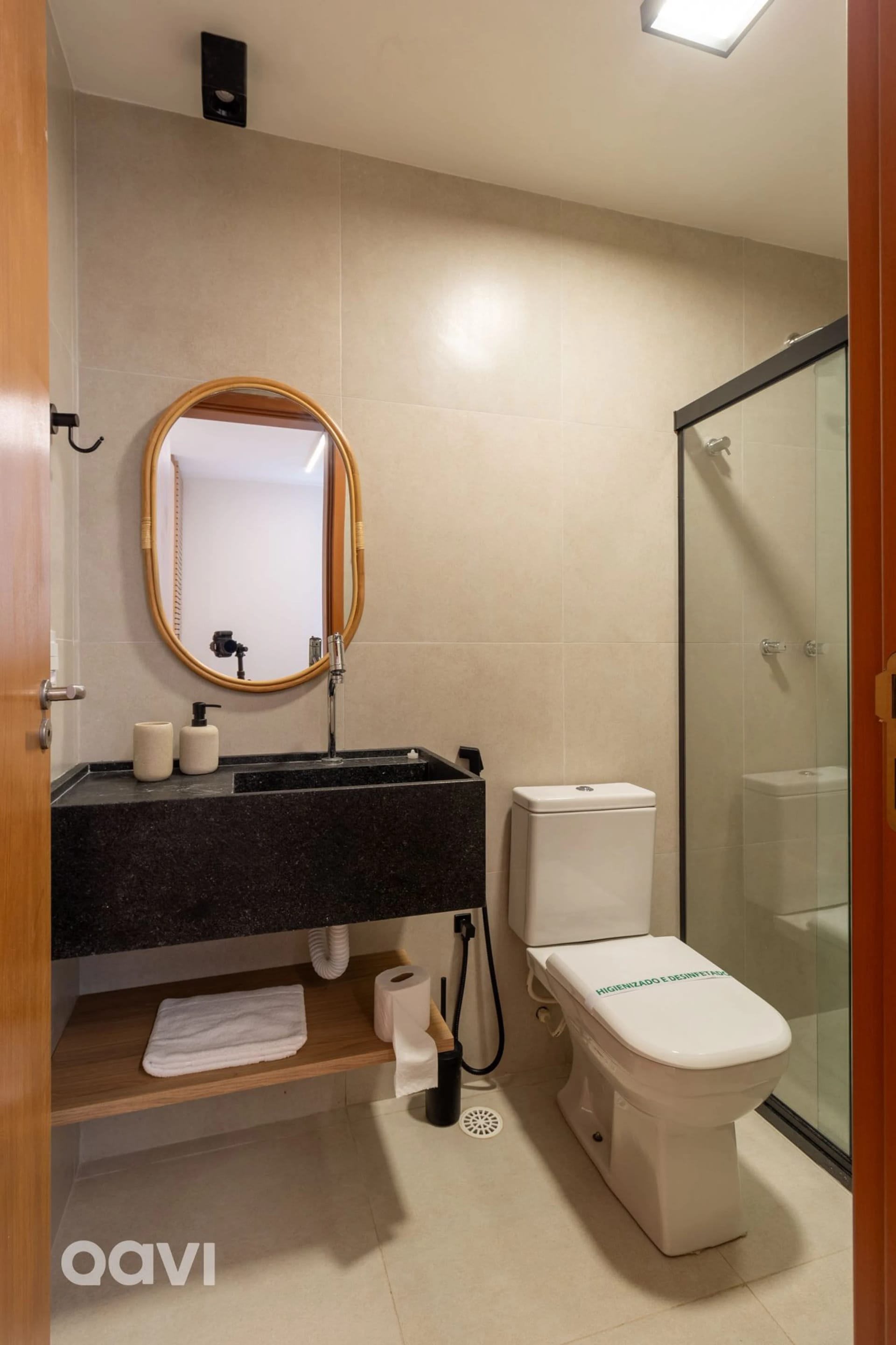 Cuarto de baño — Essence B 002 na Rota dos Milagres by Qavi