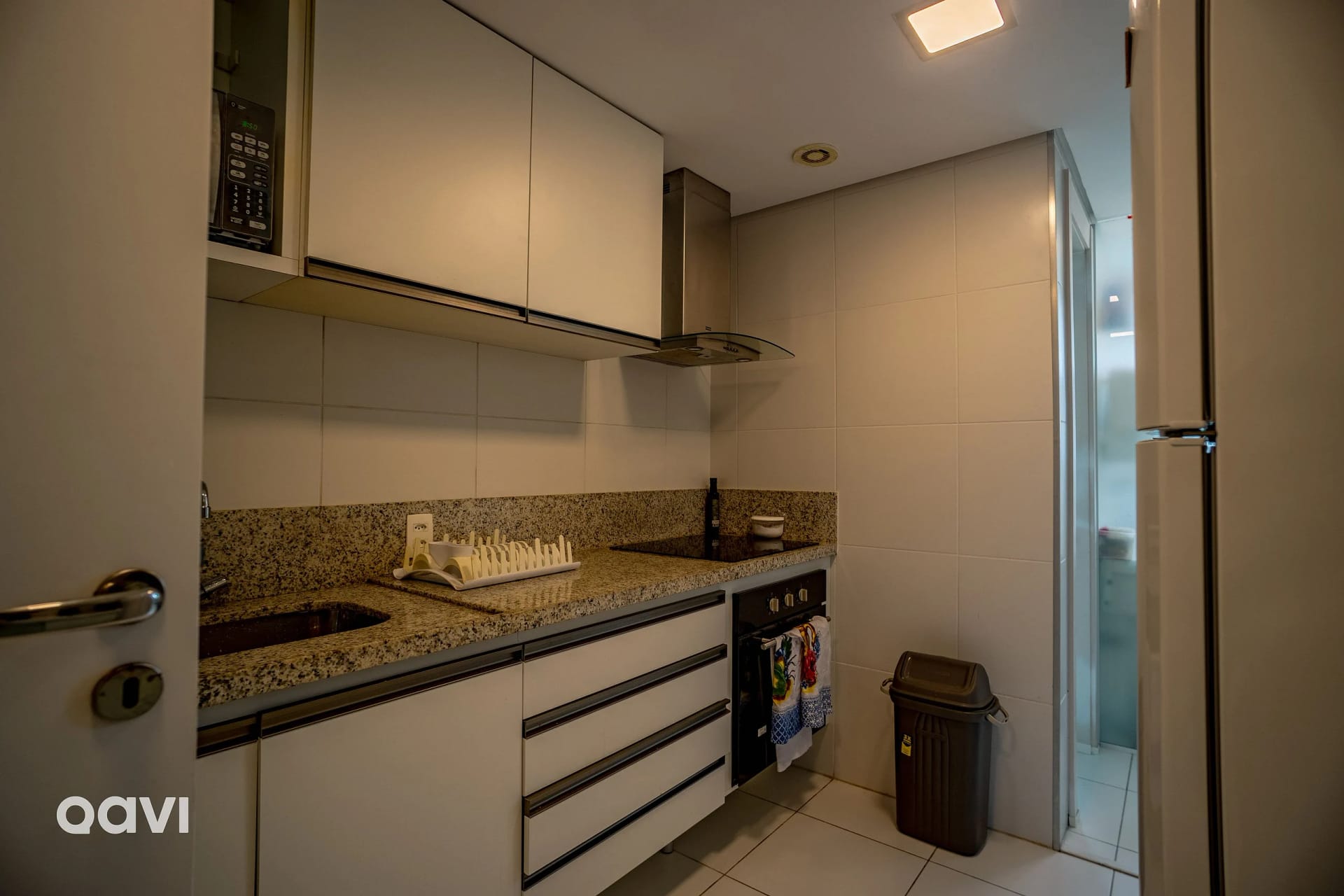 Kitchen or kitchenette — In Mare Bali Flat Cobertura Visby by Qavi