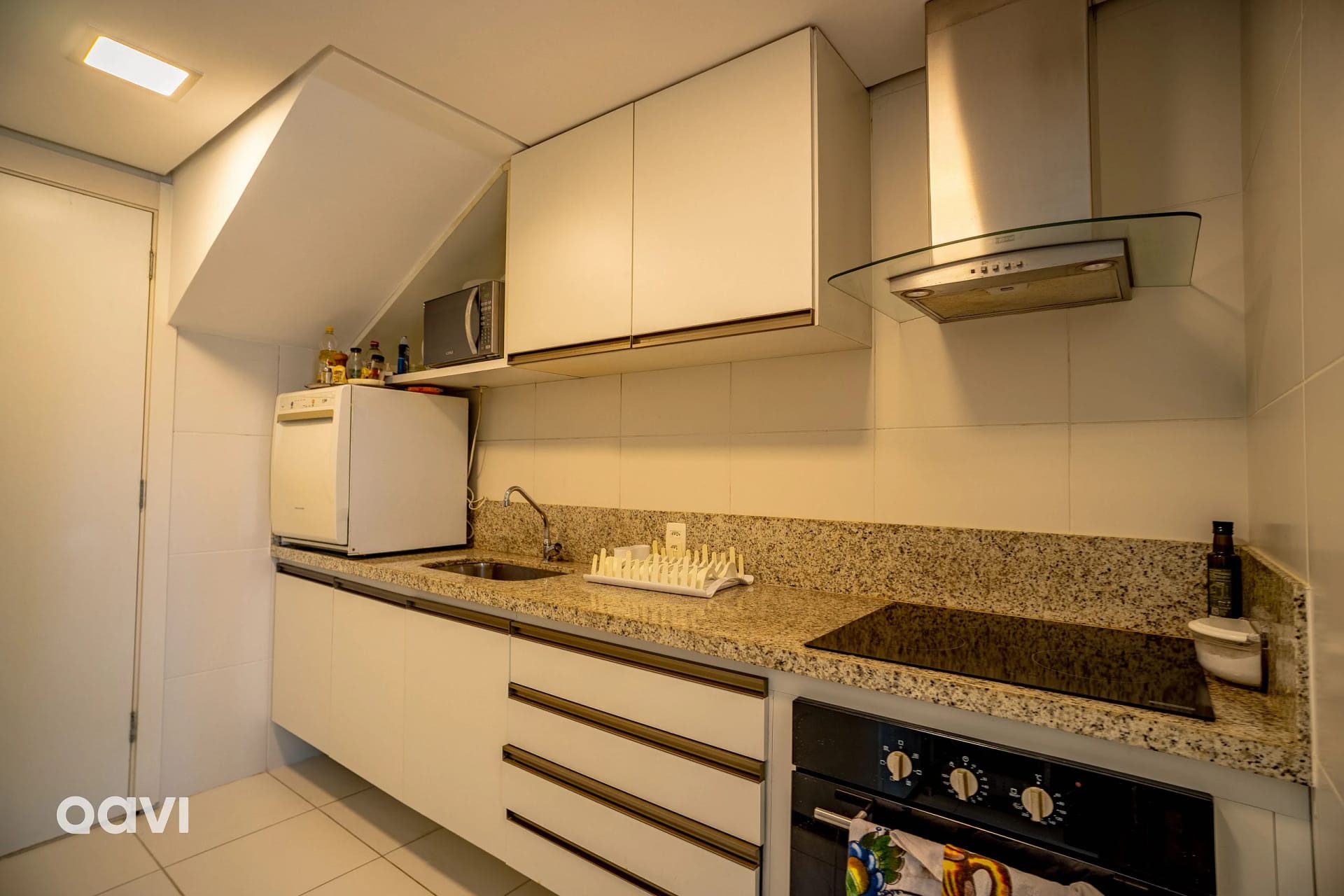 Kitchen or kitchenette — In Mare Bali Flat Cobertura Visby by Qavi