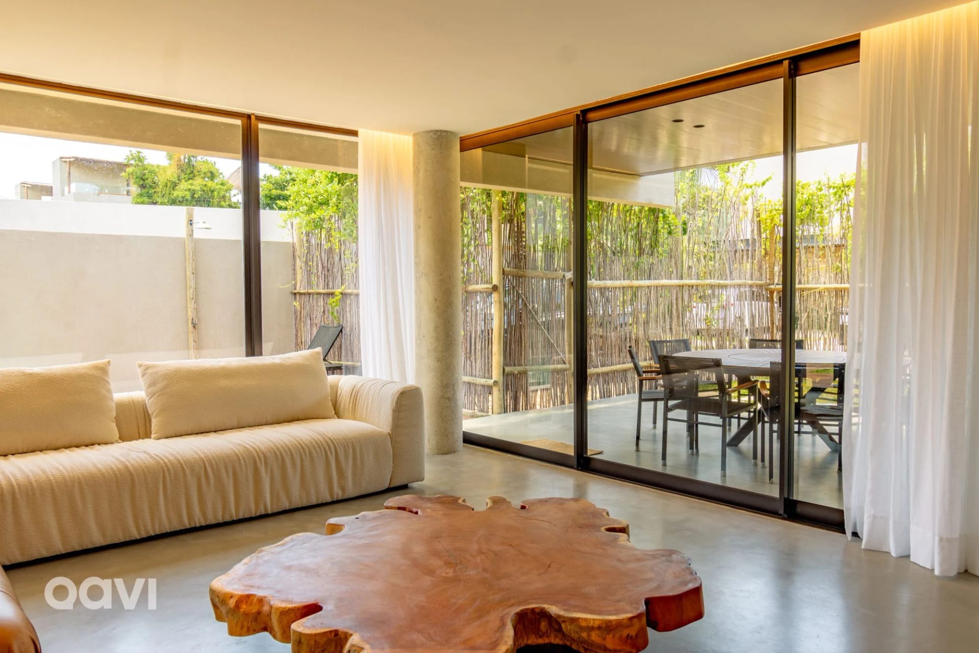 Living Room — Casa com Piscina em Condomínio Beira Mar by Qavi