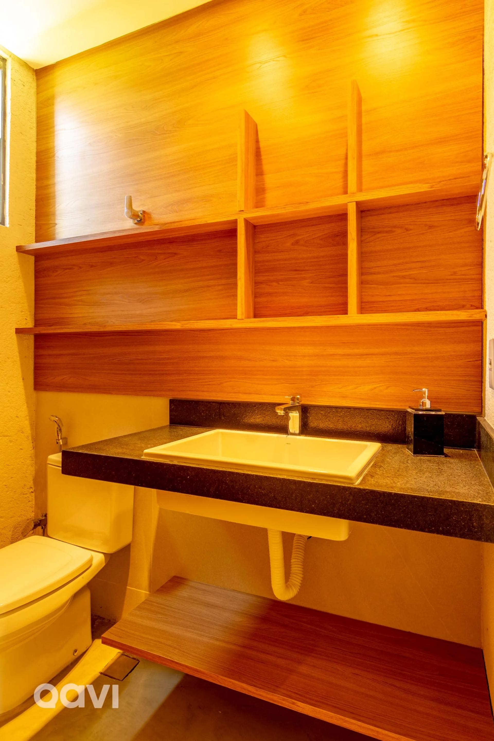Bathroom — Casa com Piscina em Condomínio Beira Mar by Qavi