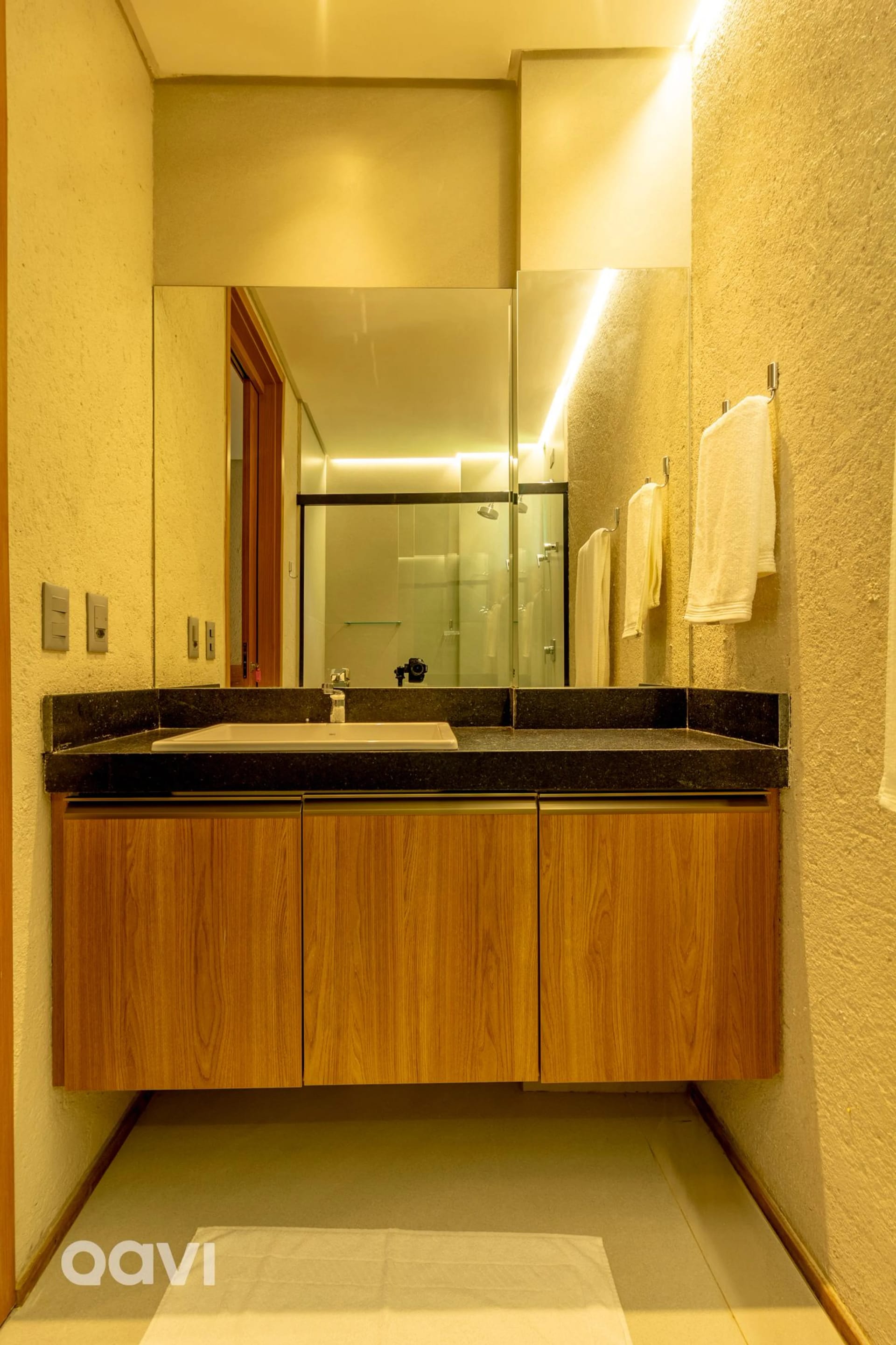 Bathroom — Casa com Piscina em Condomínio Beira Mar by Qavi