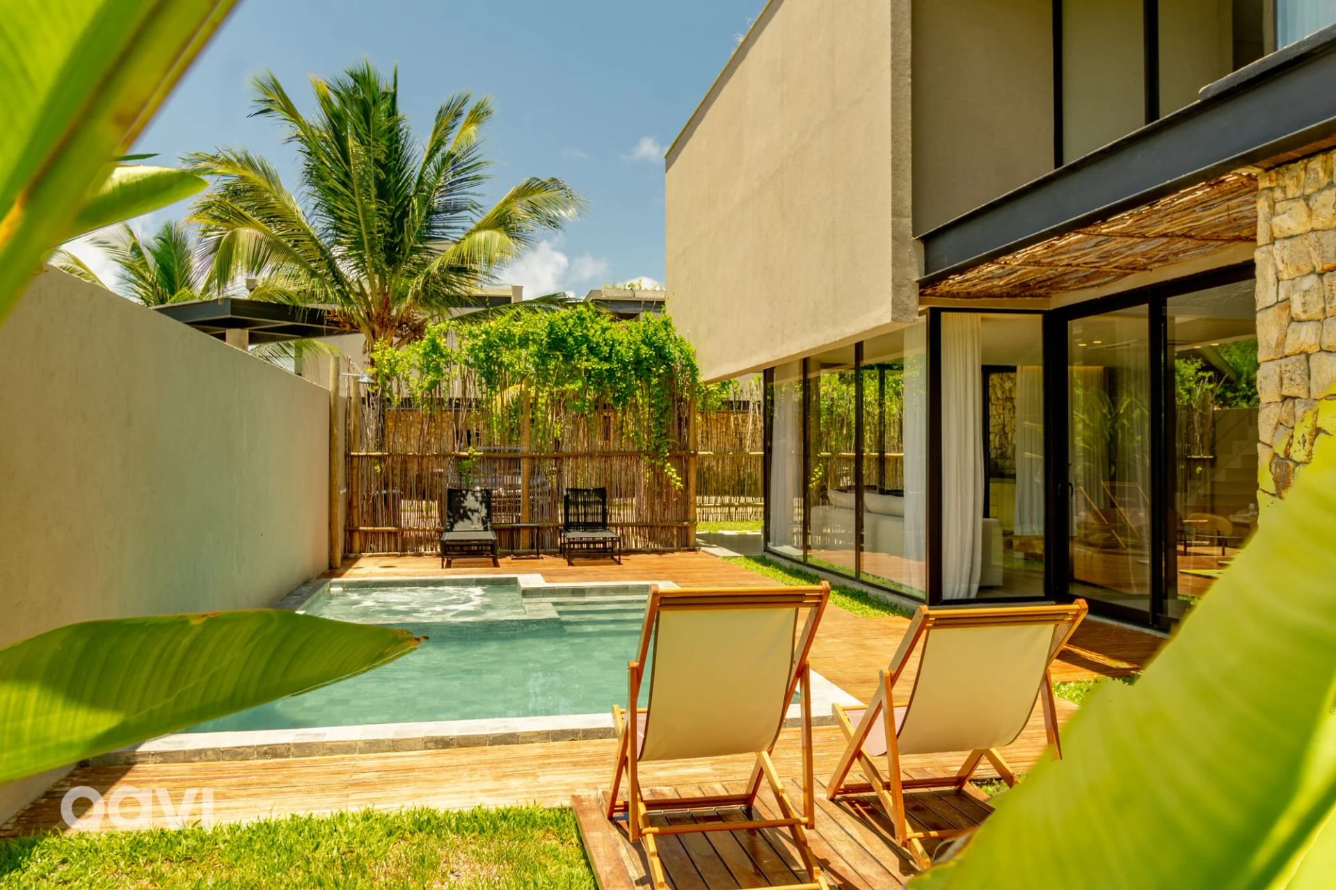 Swimming pool — Casa com Piscina em Condomínio Beira Mar by Qavi