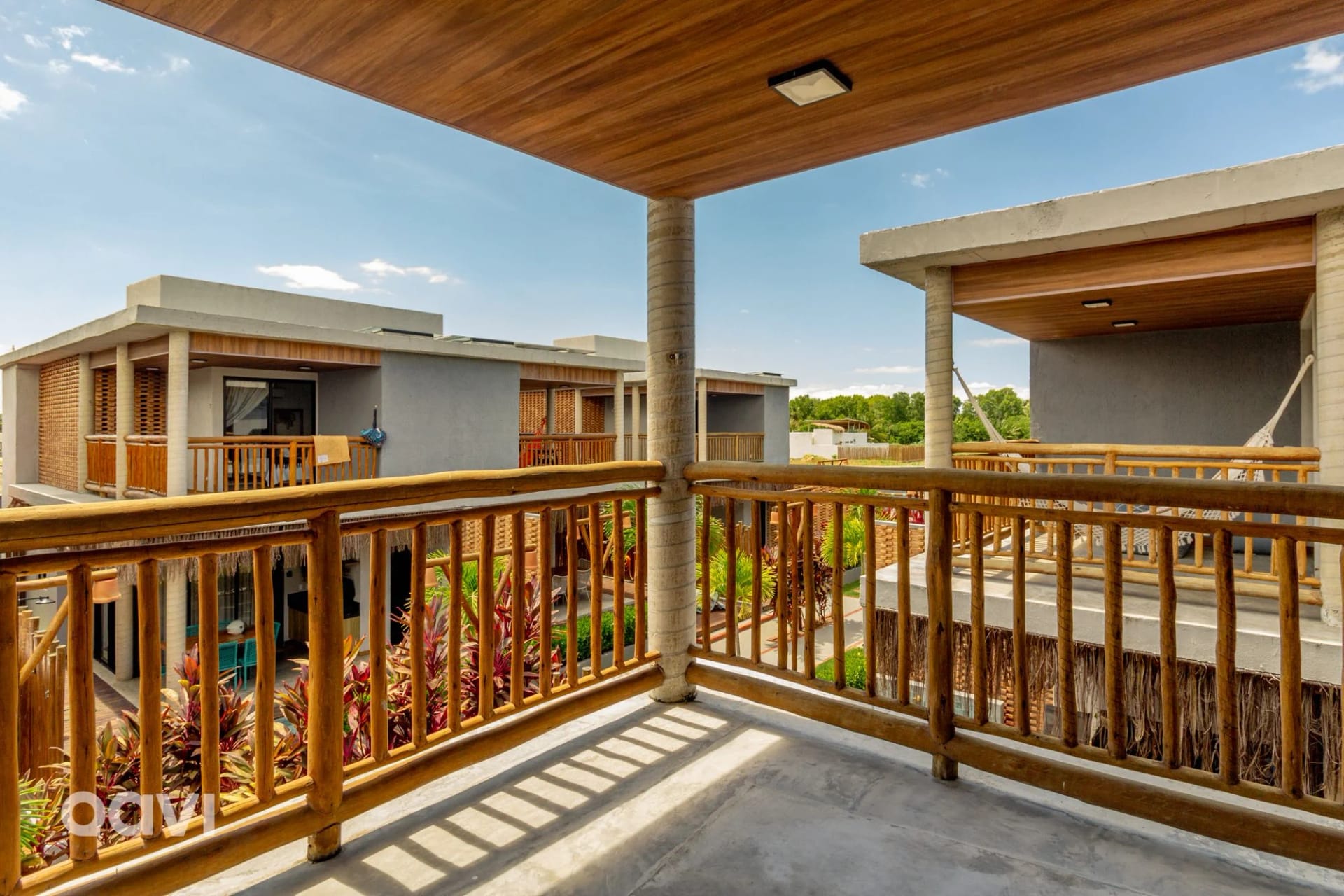 Fachada / Terraza — Casa em condomínio Sapê 15 by Qavi