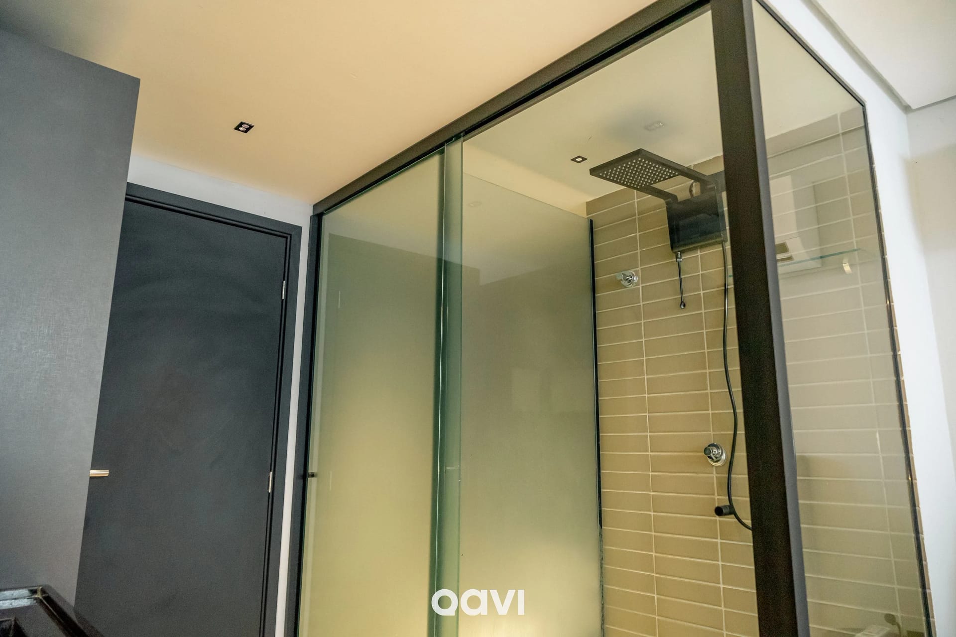 Shower — Studio Alta Garden Beira mar by QAVI