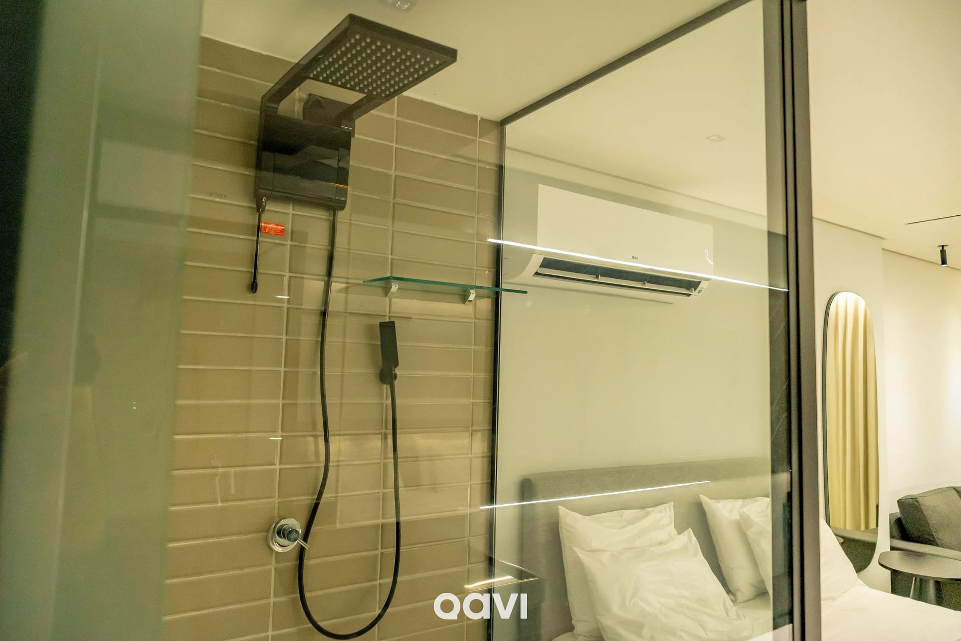 Shower — Studio Alta Garden Beira mar by QAVI