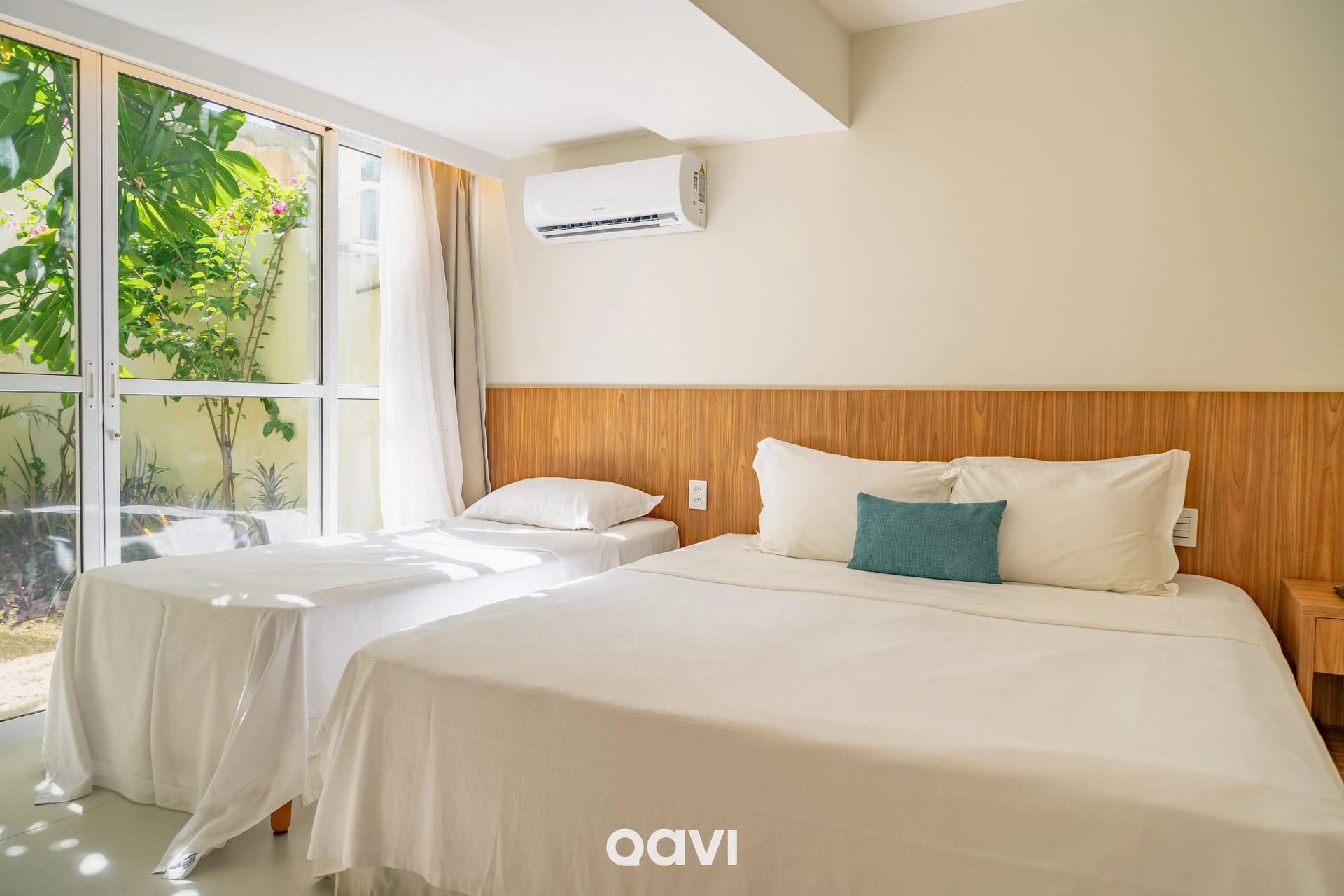 Dormitorio — Apartamento 2 Suítes com Jardim #VipPraiaHotel