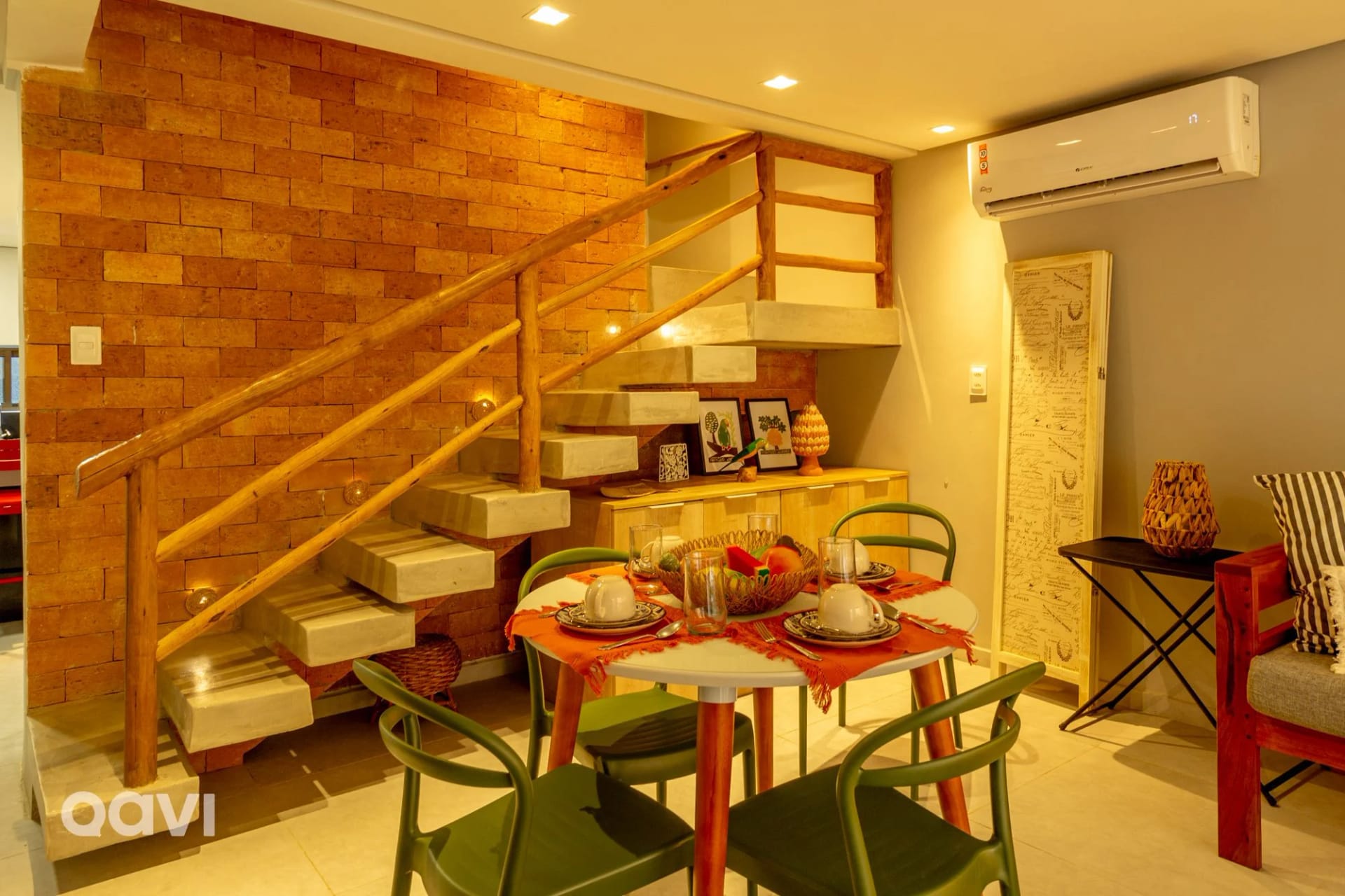 Sala de Jantar — Triplex com piscina na praia do Patacho by Qavi